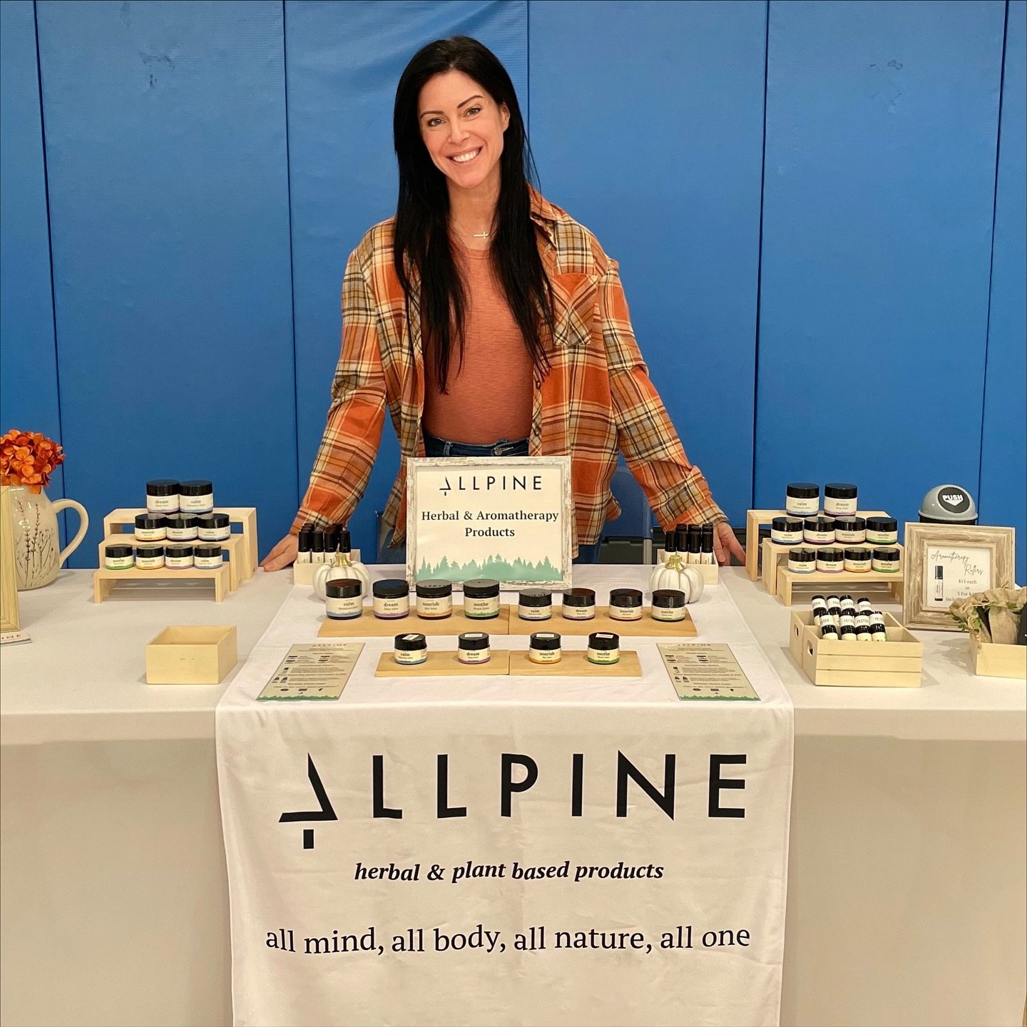 Beautiful Fall weather 🍁 &amp; a great event to get into the holiday spirit! 🎄

Thank you @georgetownholidayfair for inviting Allpine to your wonderful event &amp; thank you to all who stopped by to say hello, learn more about herbs &amp; essential