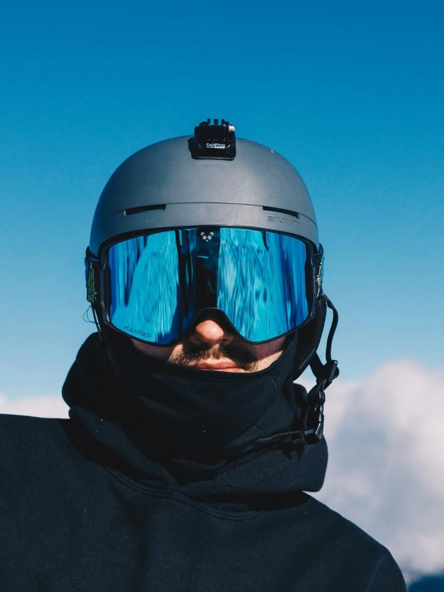 LIFE THROUGH A NEW LENS 

Clouds roll in 🌩️

Sun breaks through 🌤️

One snap. New lens.

The @pandaoptics RS2 - keeping our vision crystal clear.

#soberski #pandaoptics #RS2Goggles