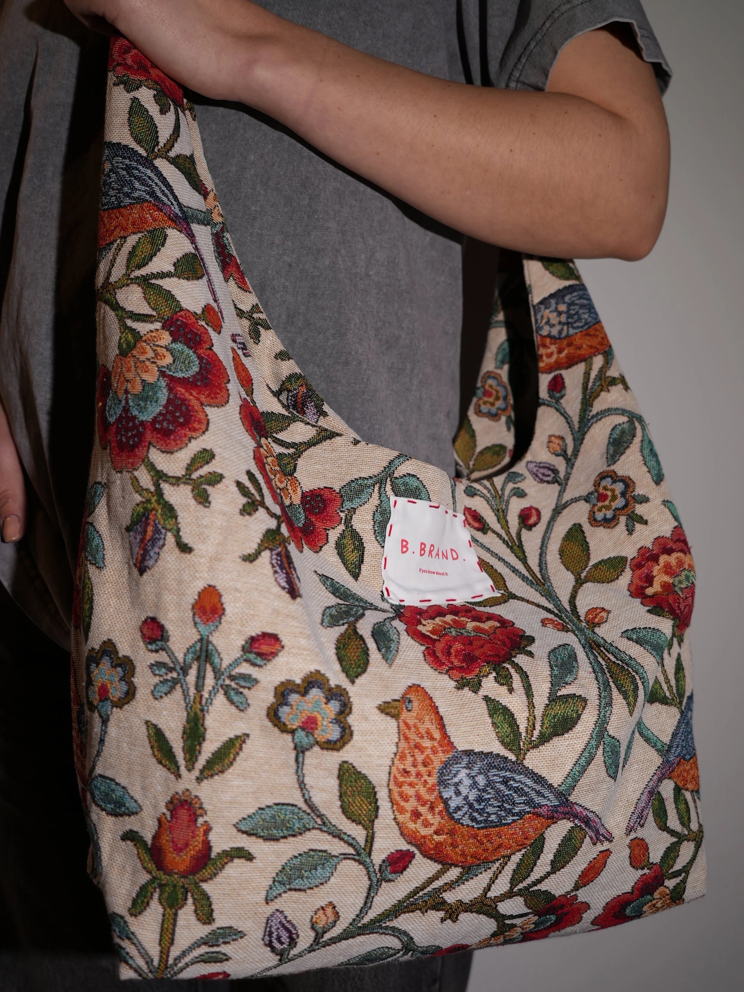 B.Brand Tote Bag Nude Garden — side view: nude jacquard, structured shape with silk lining