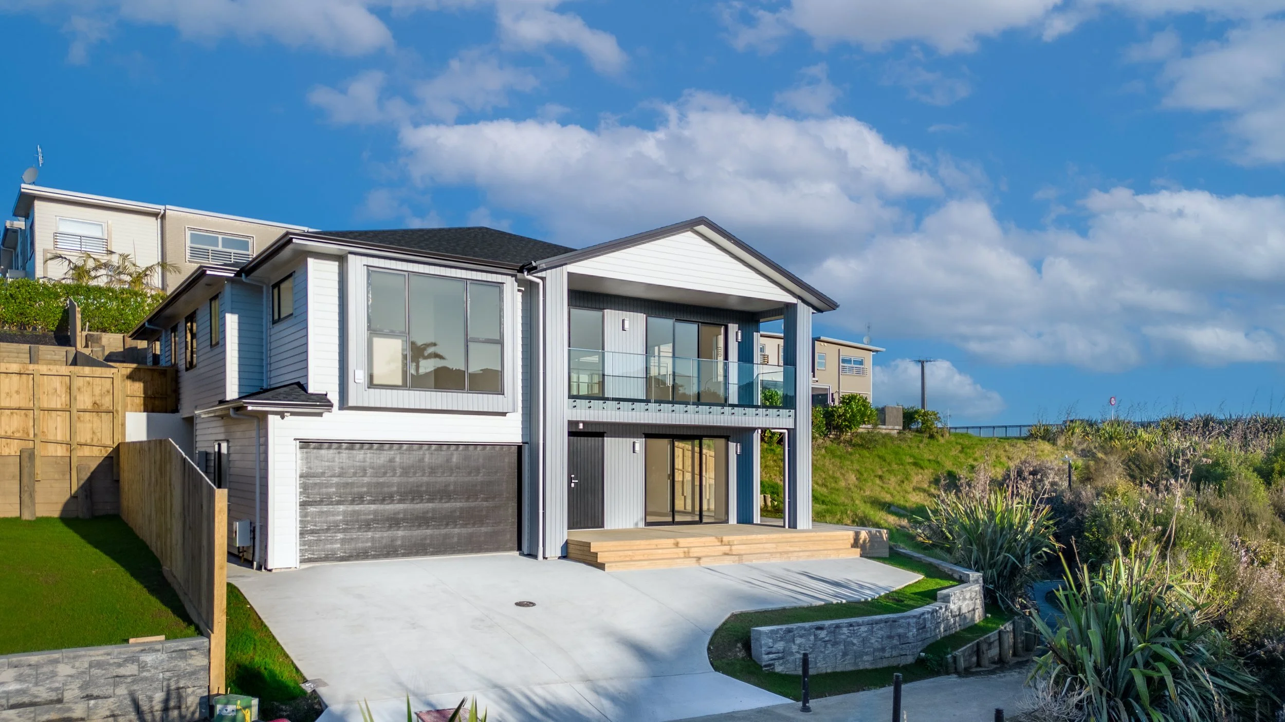 Oranssi carpenter using bench saw