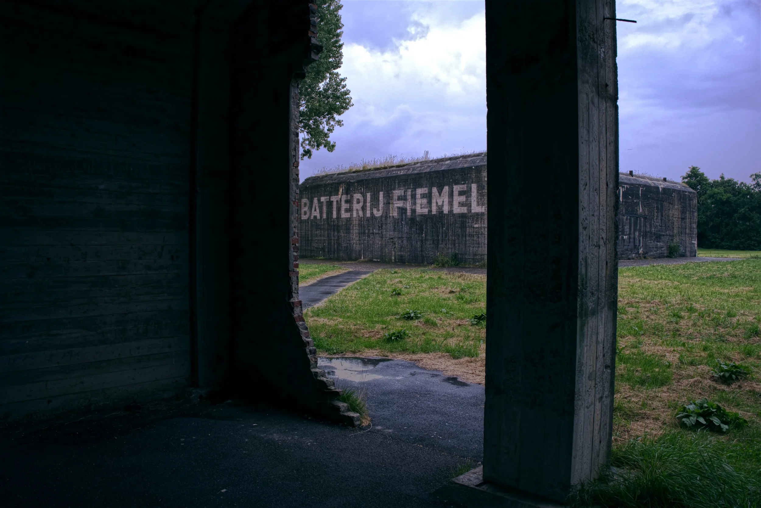 Batterij Fiemel was a defense-structure build by the germans in world war II. It was part of the 'atlantik-wall' witch streched from the Polar shore in the north of Norway all the way down to spain.