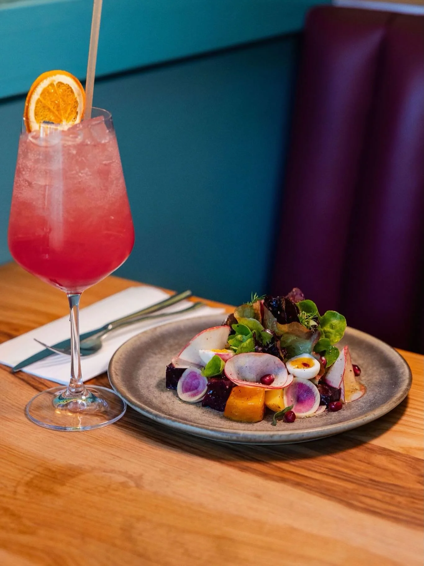 Bright bites + bubbly sips!

This beet salad and spritz at @finca_sjc is the kind of combo that feels like sunshine on a plate ☀️

Who are you meeting here for your next meal out?