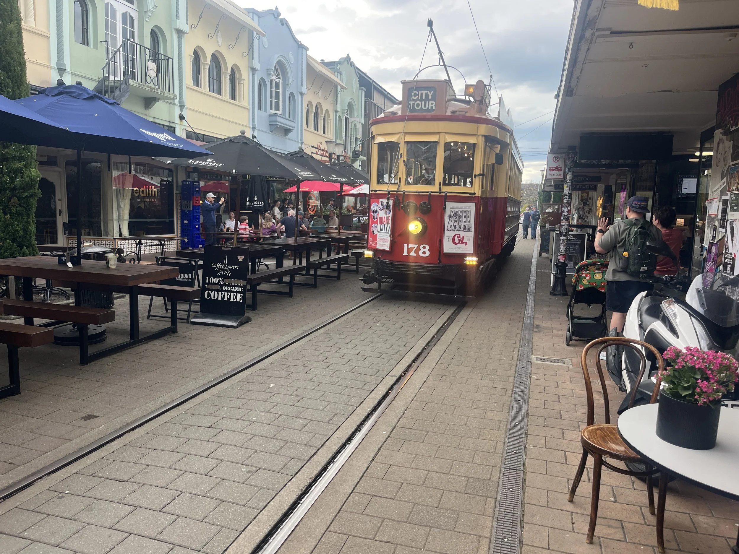 tram approaching 7.jpeg