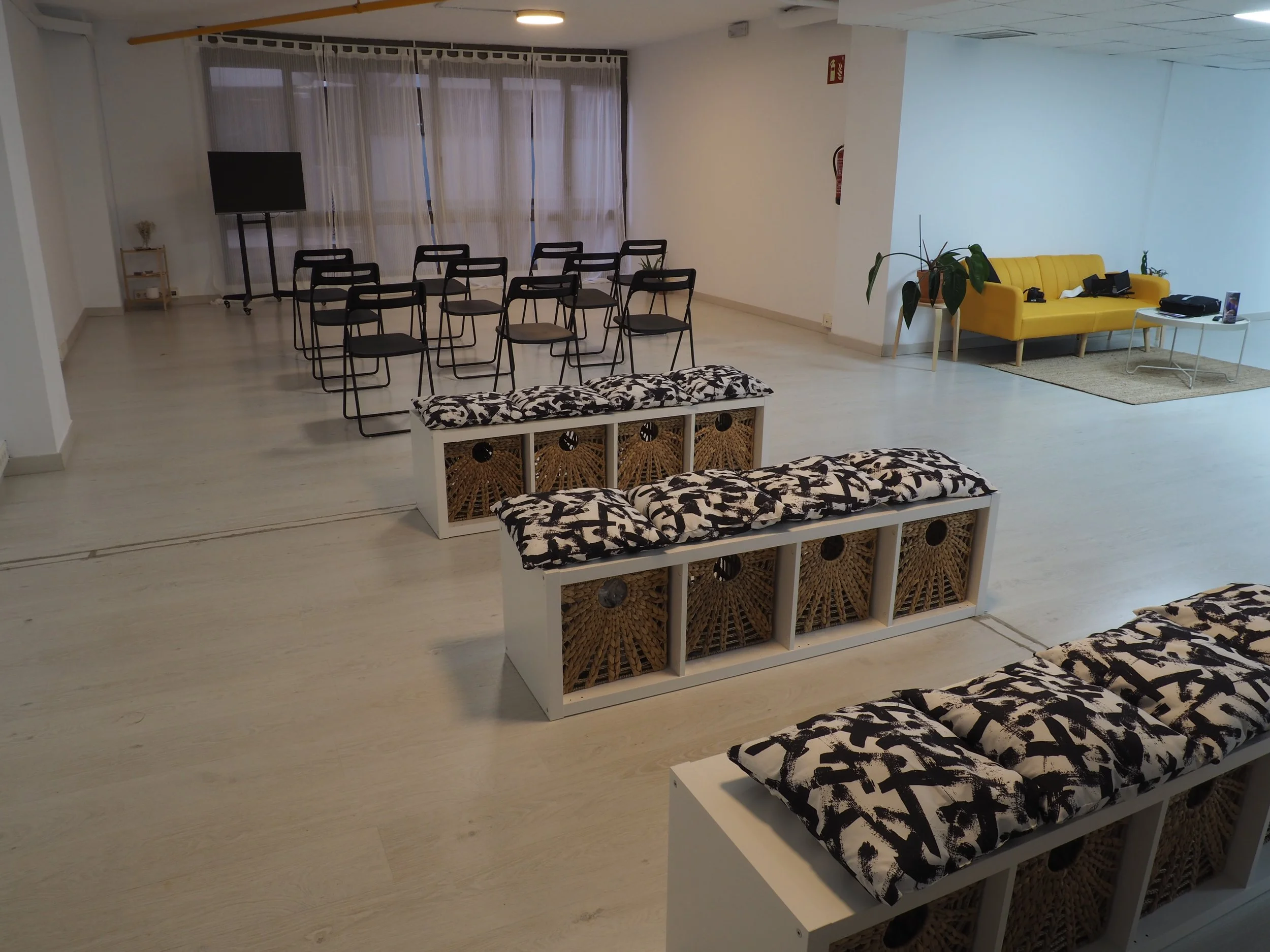 alquiler sala grupal capacidad 30 personas