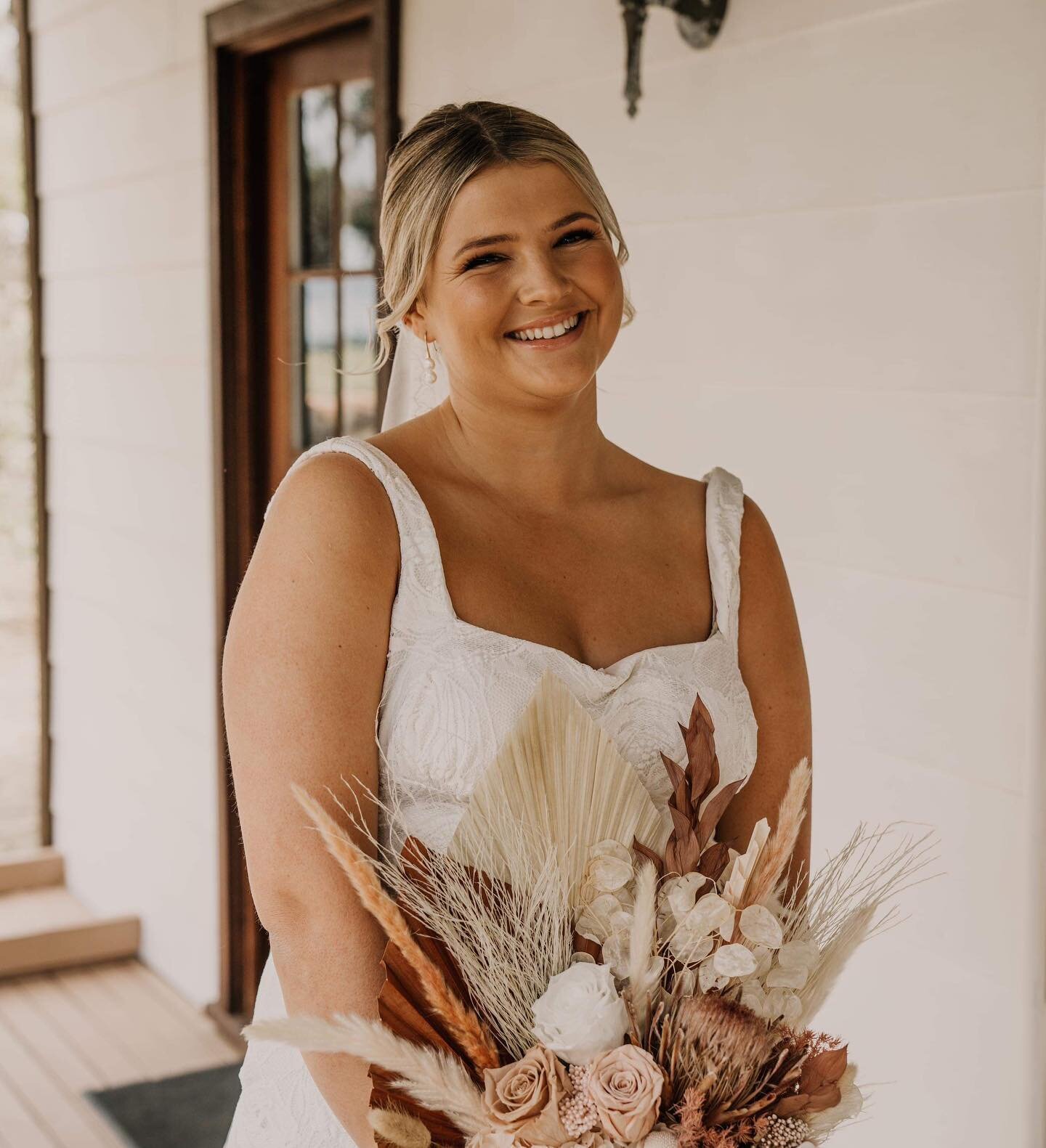 Beautiful Shanae✨

Sunshine in human form, precious friend and the most stunning Bride! 🤩

We were so stoked and honoured when she asked us to be part of her special day! 🥹🫶🏻

@bucklandestate 
@natebaileyphotography_ 
@honeypot.blooms