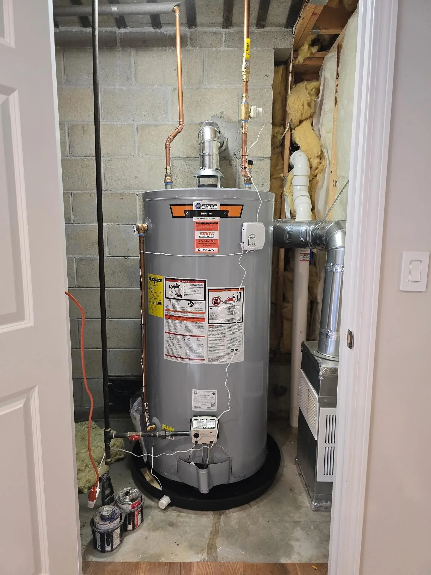 Installed @statewaterheaters 75-gallon natural draft water heater. Original water heater leaked into finished space so homeowner opted to install a ten year warranty kit as well as an 8 @ipscorporation floodstop monitoring device and put water heater