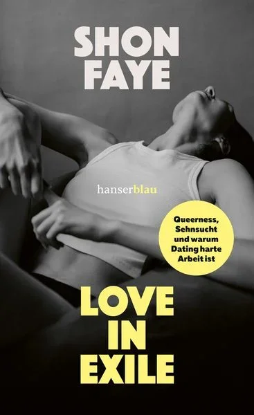 Buchcover mit dem Titel "LOVE IN EXILE" von Shon Faye, schwarzer und weißer Fotohintergrund, weibliche Figur, gelber Textkasten mit "Queerness, Sehnsucht und warum Dating harte Arbeit ist", und andere Textmarkierungen.