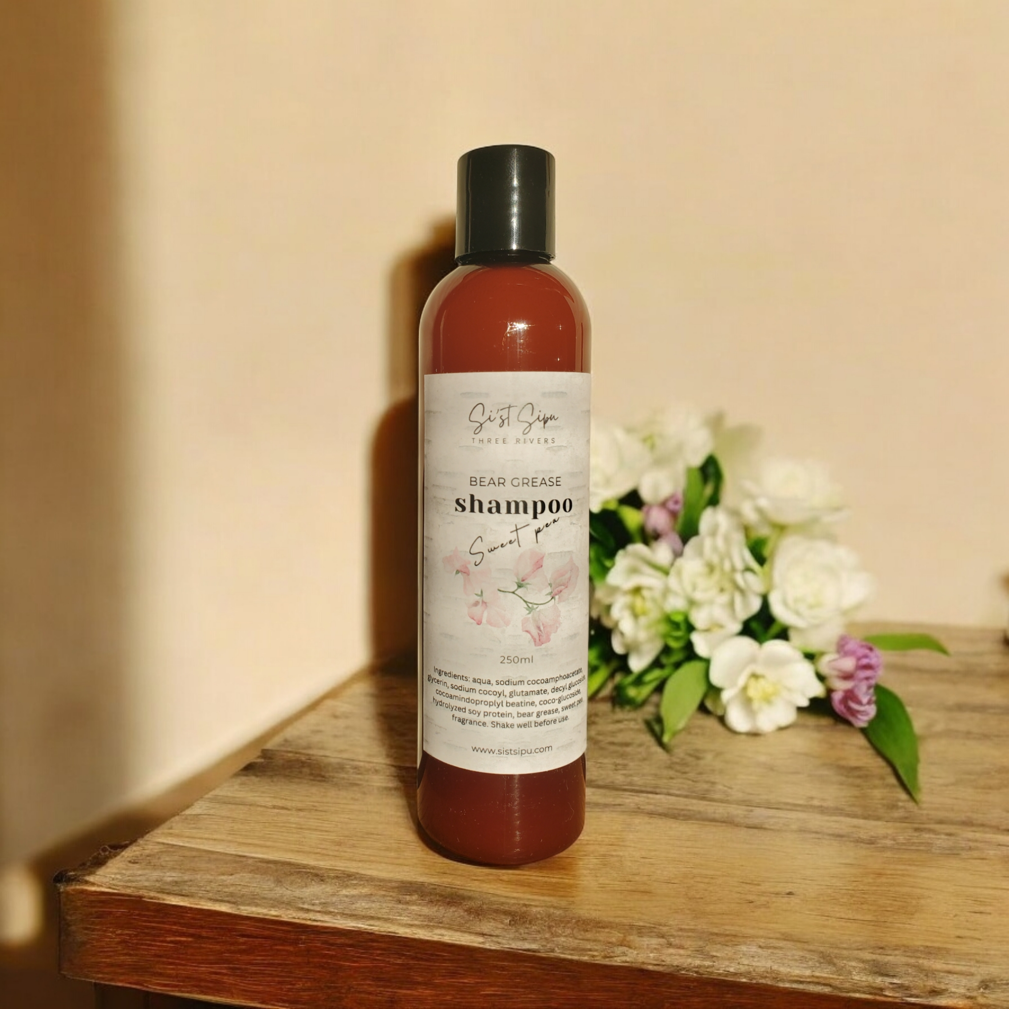 Bear Grease Sweet Pea Shampoo bottle – gentle shampoo with sweet pea extract for soft, manageable, lightly scented hair