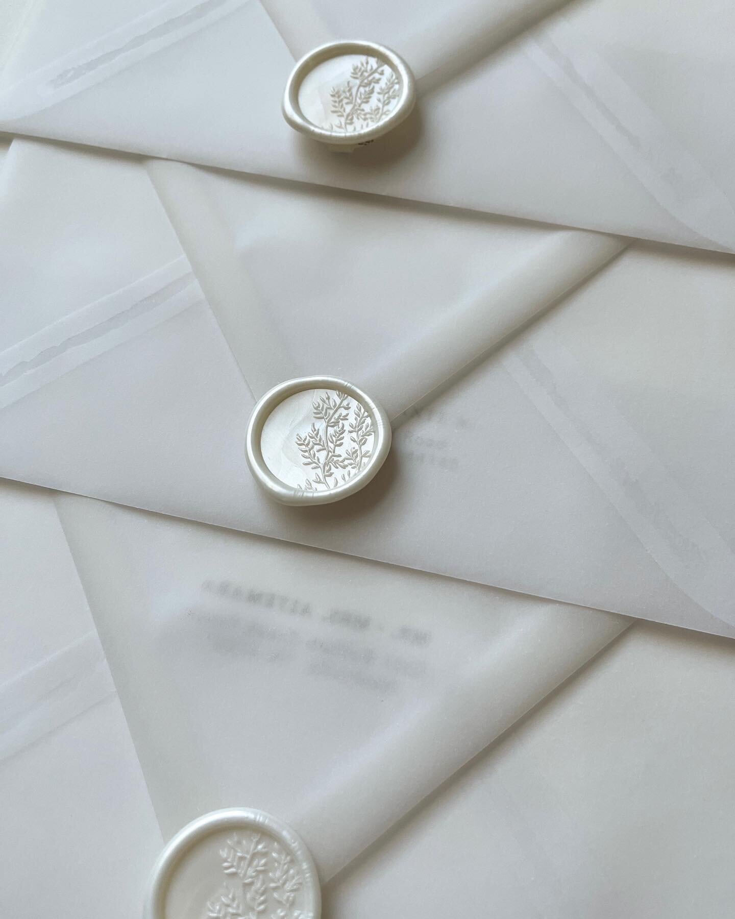 Spring is in the air and nothing other than these gorgeous branch wax seals set the mood perfectly! 
.
.
.
.
.
#letterpressinvitations ​​​​​​​​​​​​​​​​
#luxuryweddingstationery ​​​​​​​​​​​​​​​​
#destinationweddings ​​​​​​​​​​​​​​​​
#invitationsuite ​