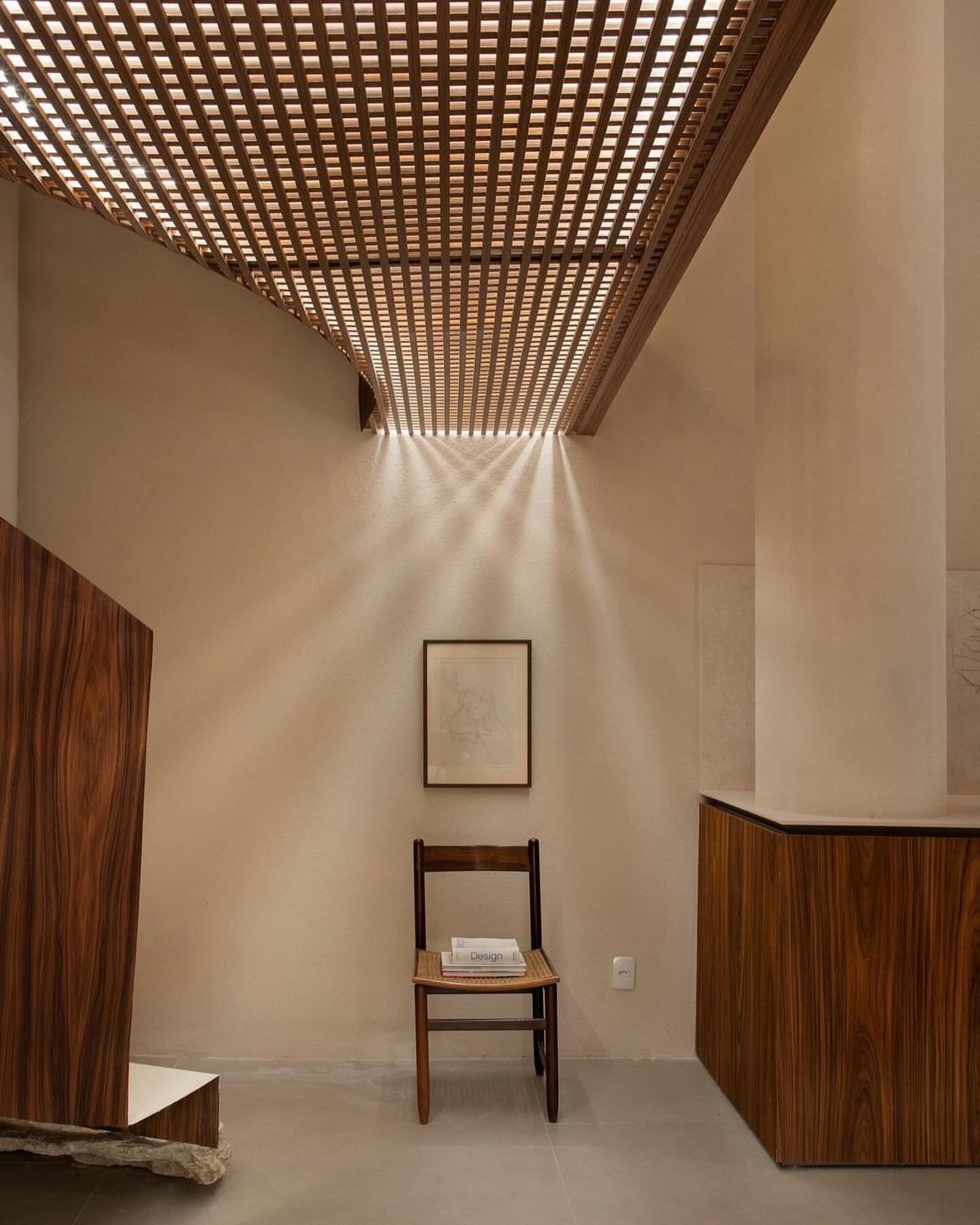 Swipe for unreal stairs 😍

Design by Ticiane Lima Architecture

Photography by @denilsonmachadomca 

#japandidesign #wabisabiinteriors #interiordesign #neutraldesign