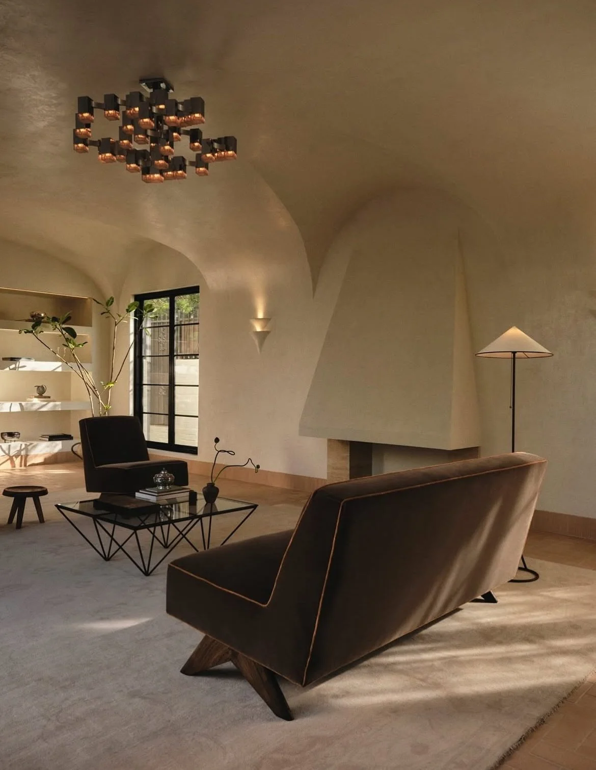 Just a moment to appreciate the amazing architecture of this home 🤌🏼🤌🏼🤌🏼

Design by @22re_22re 

Photography by @rvstapleton