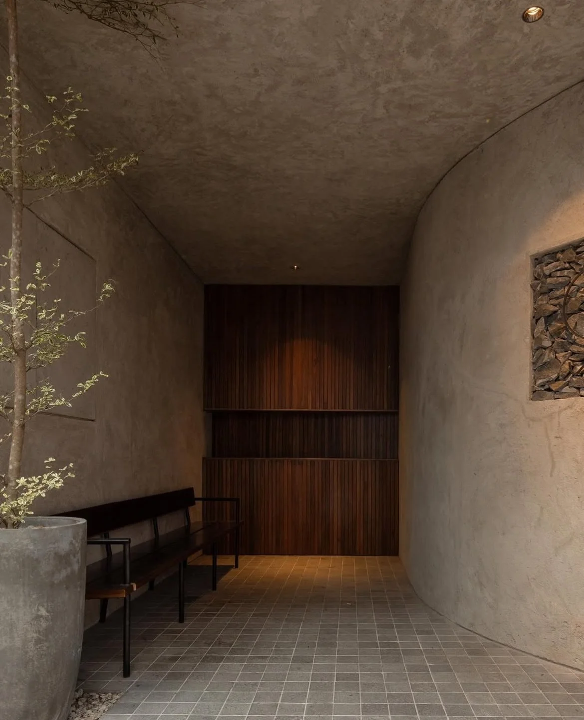 Love when spaces reflect their surroundings 

Design by @kousou_inc 

Photography by @kungphotograph