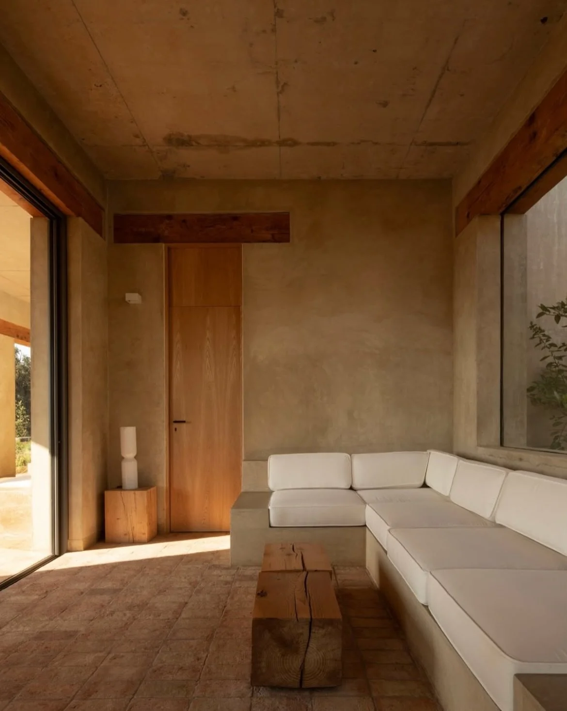 Meanwhile it&rsquo;s a freezer outside where I am 😭

Design by @perez_palacios_aa 

Photography by @fabianml