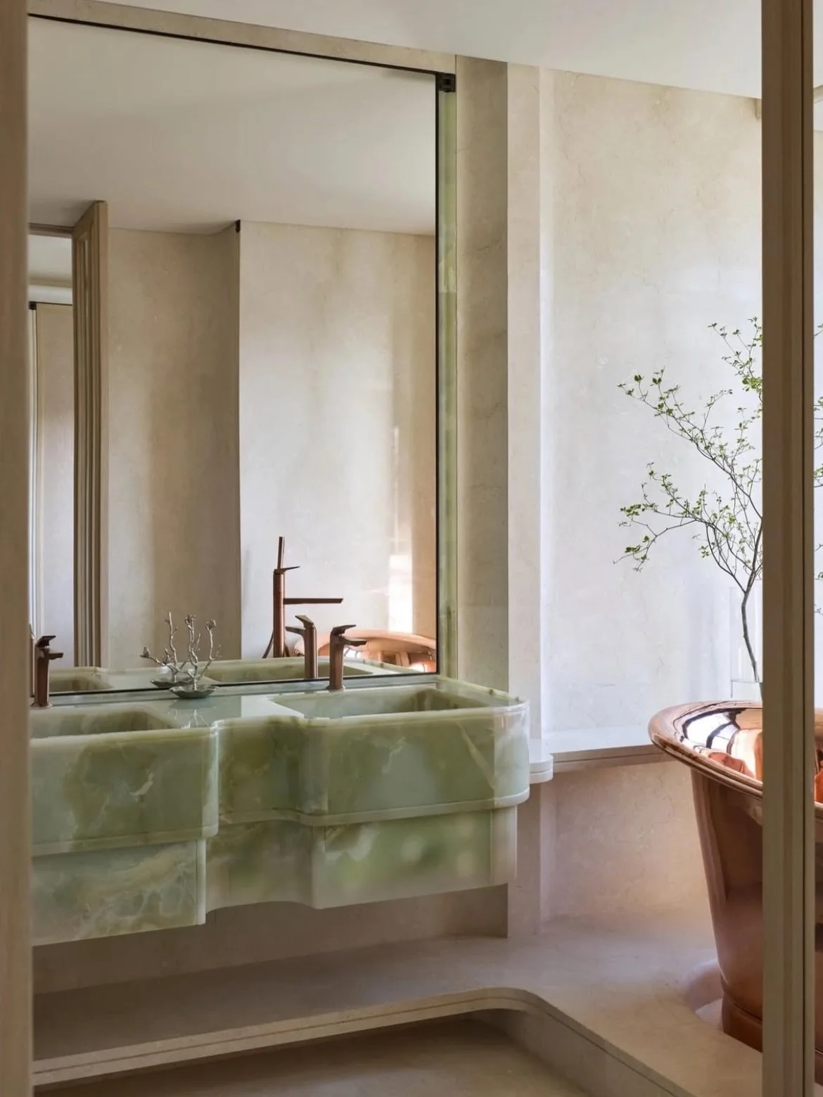 Now I need Green Onyx in all my bathrooms 

Design by @chris.shao.studio