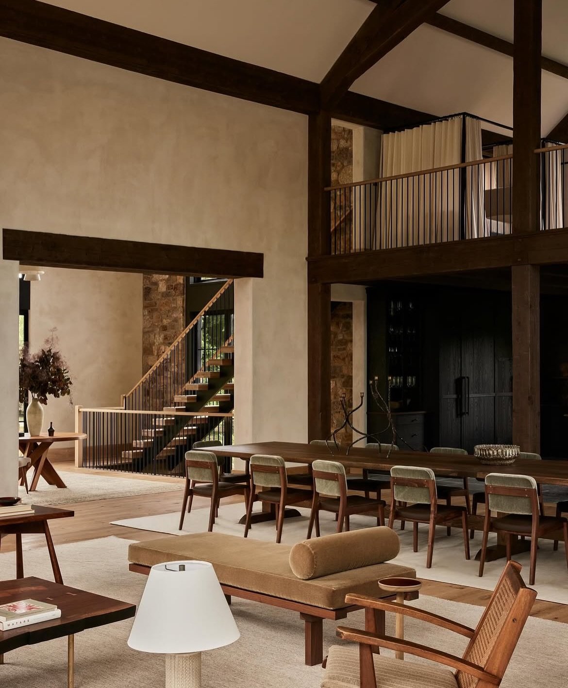 The grandness of this space is unbelievable 🤌🏼

Design by @ursinointeriors 

Photography by @nicole_franzen