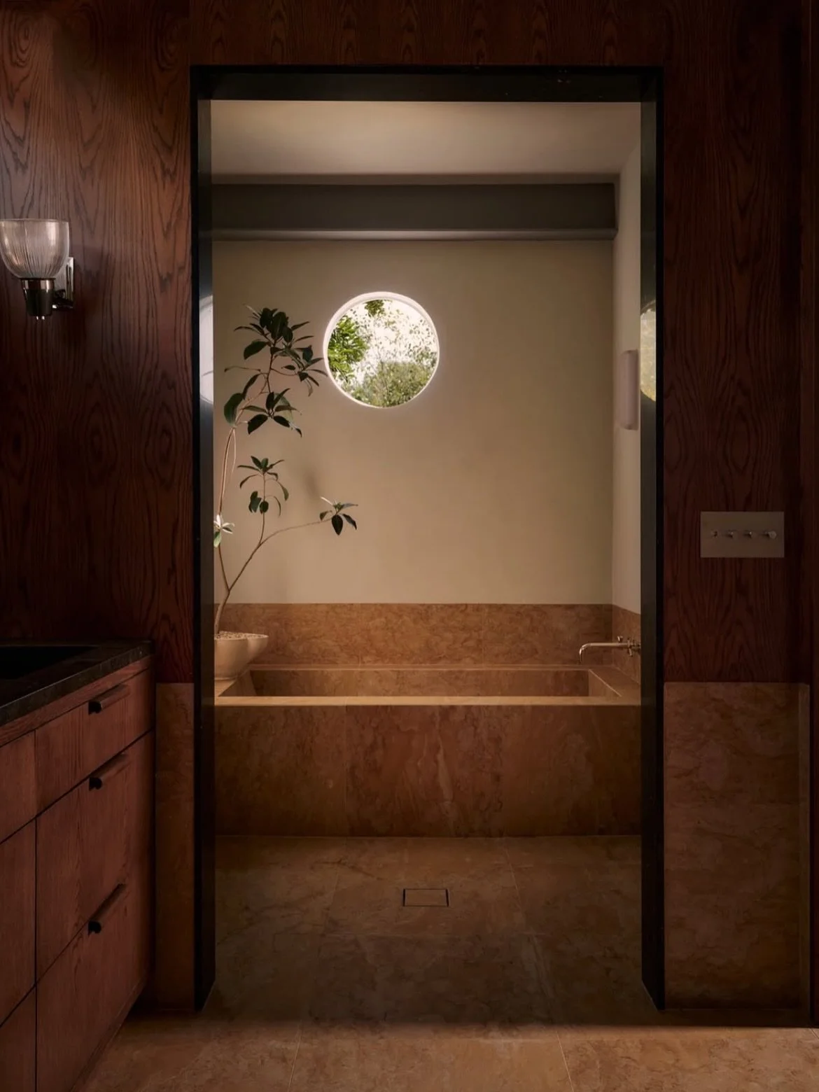 Some relaxation before the crazy week ahead 🤌🏼

Design by @omedezin 

Photography by @patrickbiller 

Styling by @rowelosangeles