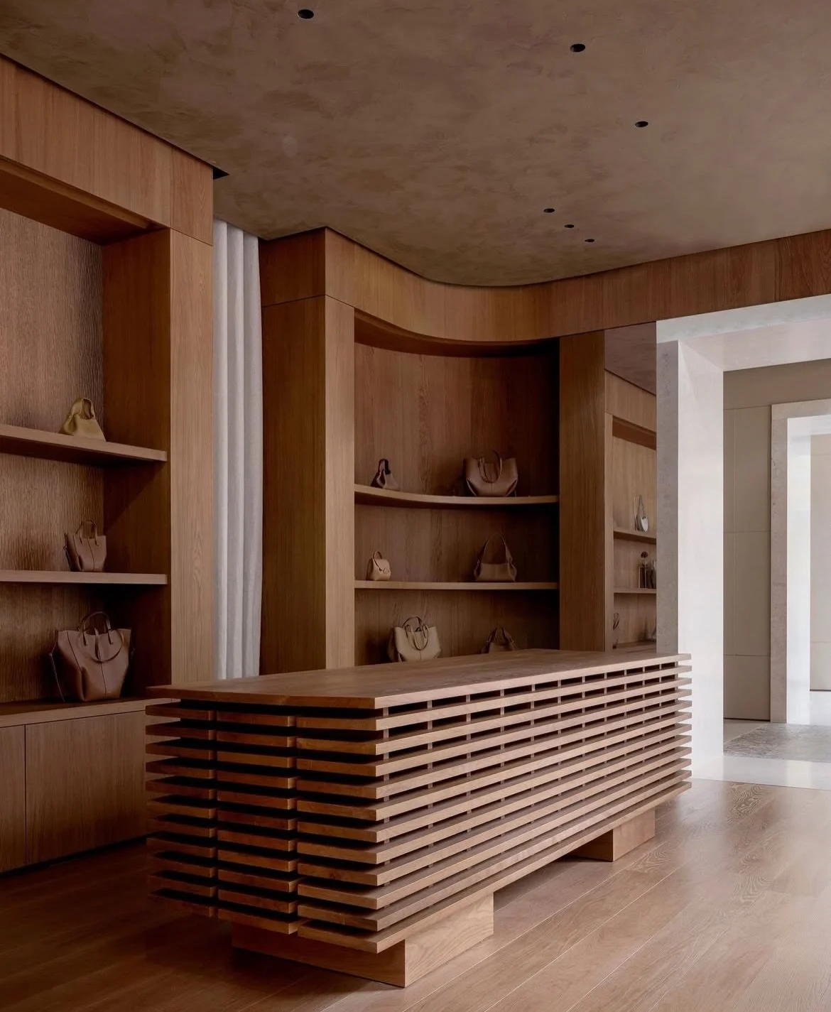 Love when retail design is warm and inviting 

Design by @normarchitects 

Photography by @jonasbjerrepoulsen