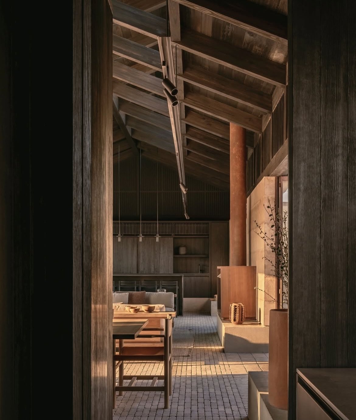 When the sun hits just right ☀️

Interior Design by @direccion.mx 

Architecture @soa.mx 

Photography @cesarbejarstudio