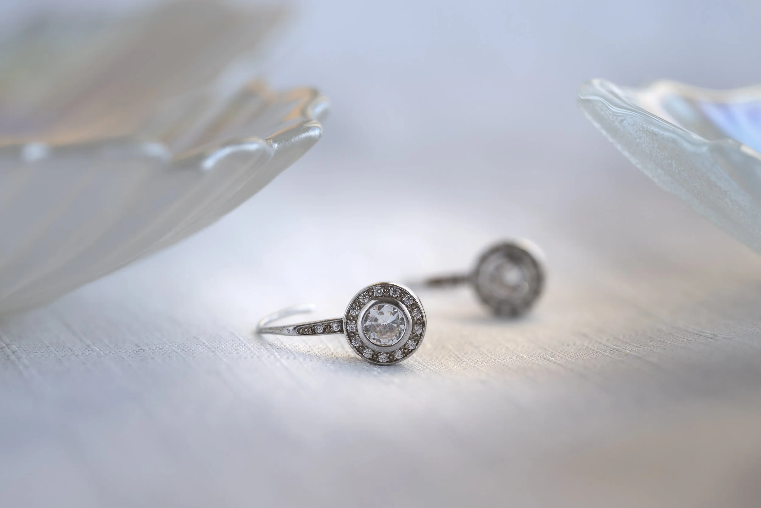 Elegant pearl earrings styled with two white shells.