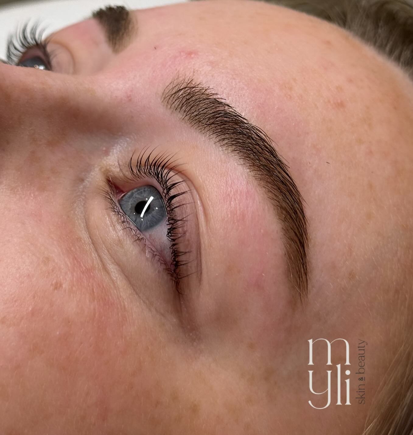 Popping up on your feed to remind you to book your Christmas beauty appointments ASAP so you too can look this effortlessly good 😉🎄

Services: Lash Lift &amp; Tint and Brow Wax &amp; Tint
🤎🤎🤎