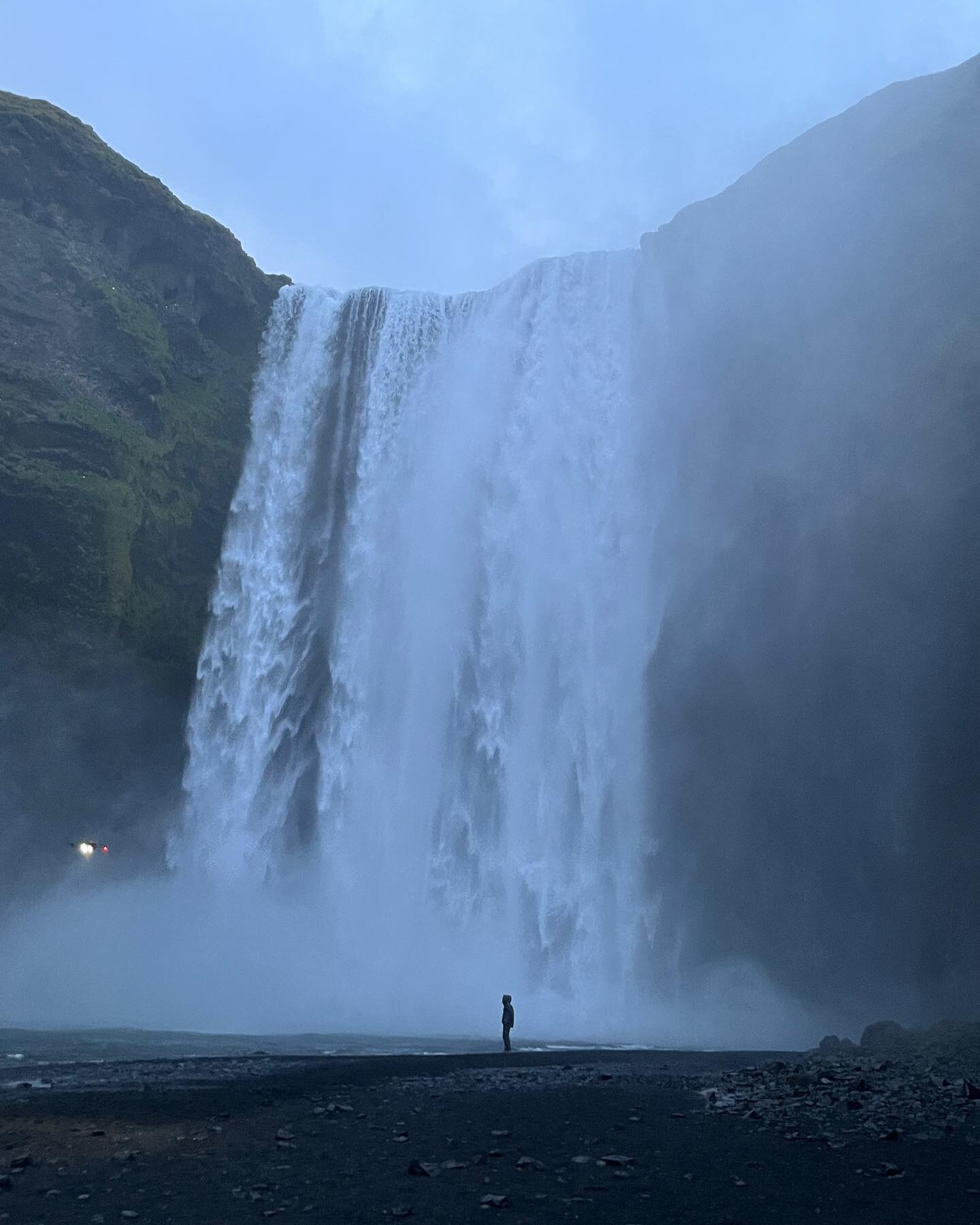 I took a gadzillion photos so here are a few more from Iceland (and some group effort BTS of the @aetherapparel magic sauce 😂)✨