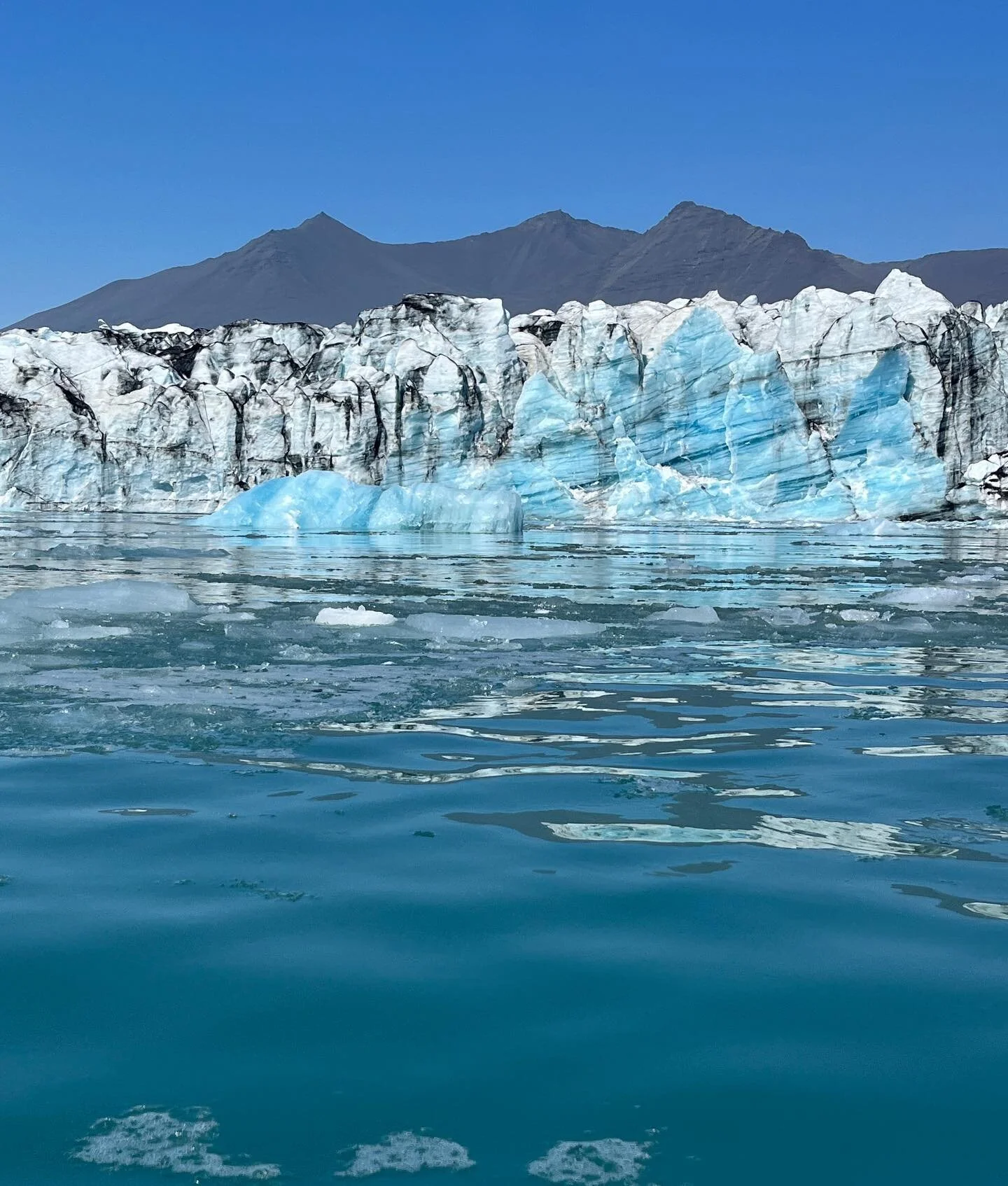 Midnight sun, changing topography every few miles and 60 degree Iceland &ldquo;heatwaves.&rdquo; We only explored the southeast part of the island for 5 days and my brain almost exploded w the beauty. Thank you to  @aetherapparel, I&rsquo;m down for 