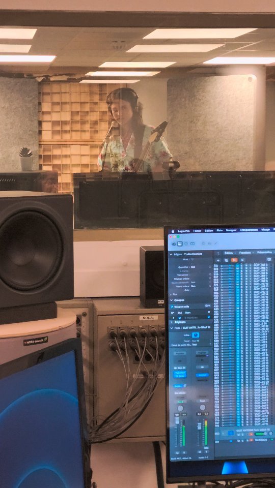 On sort bientôt l'album ne vous inquiétez pas👀
___________
#fanbase
#stonerrock
#Rockland
#boyband
#recordingstudio
#studiomeme
#musicianmeme
#autotune