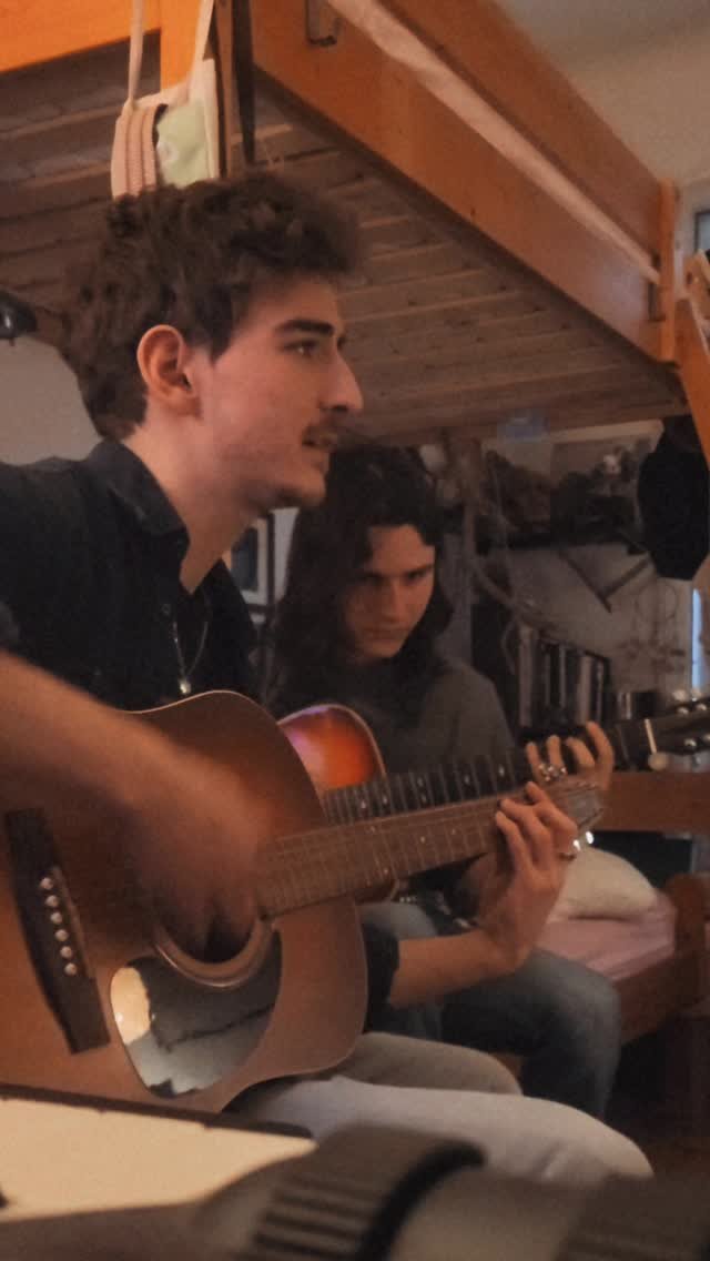 Cover impromptu de "Give Me Novacaine" de @greenday
Jesse - Acoustique Seagull
Antoine - 12 cordes Yamaha
______________
#cover
#greenday
#americanidiot
#acousticcover
#acousticguitar
