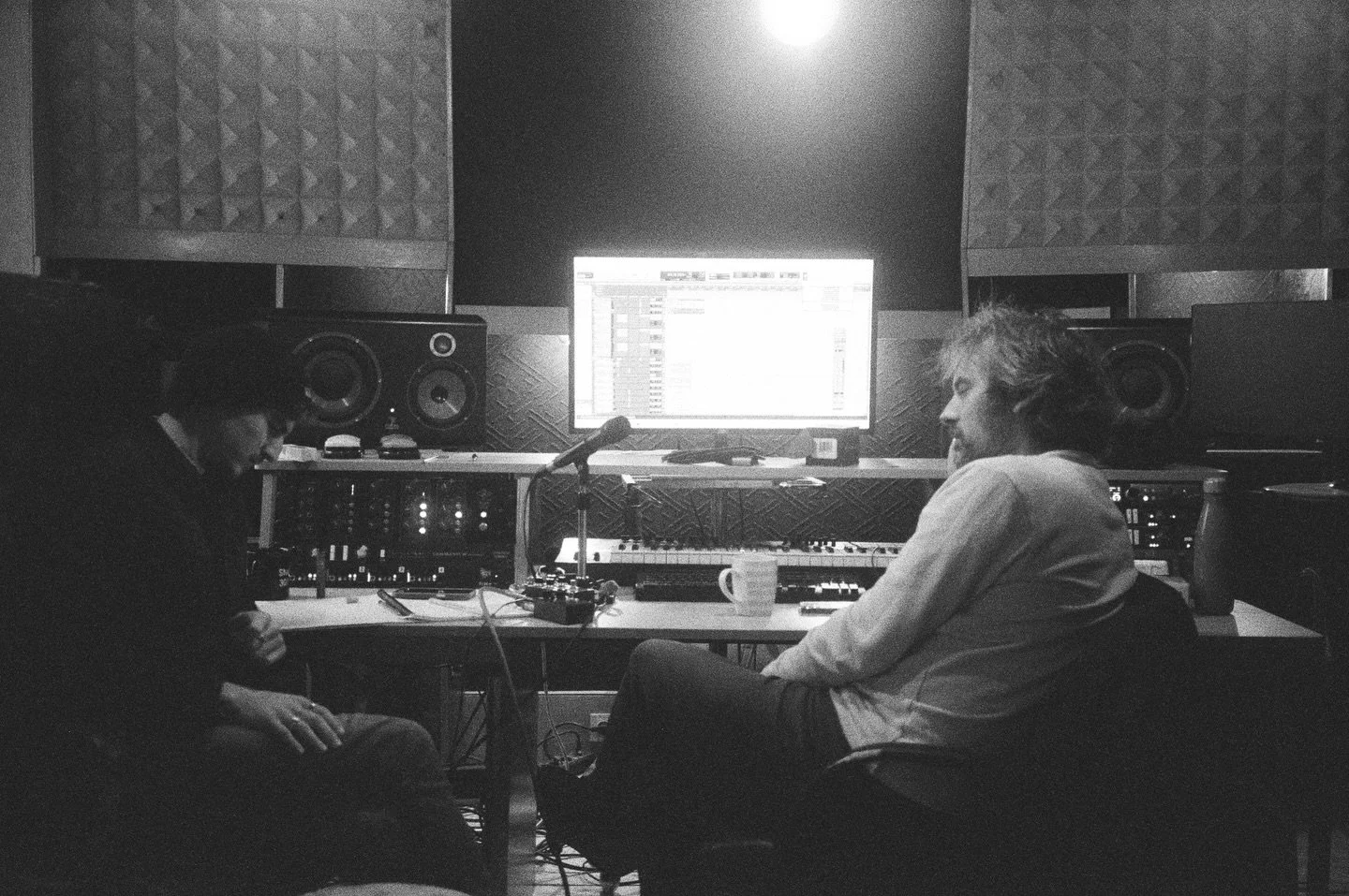 Semaine 1 d&rsquo;enregistrement captur&eacute; en film B&amp;W par @jeanne.dubas 

_____________________
#filmphotography 
#bandphotographer 
#recording
#recordingstudio
#newmusic
#stonerrock
#musician 
#conceptalbum
#fanbase
#communaut&eacute;