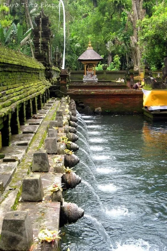 Pura Tirta Empul, Bali.jpg