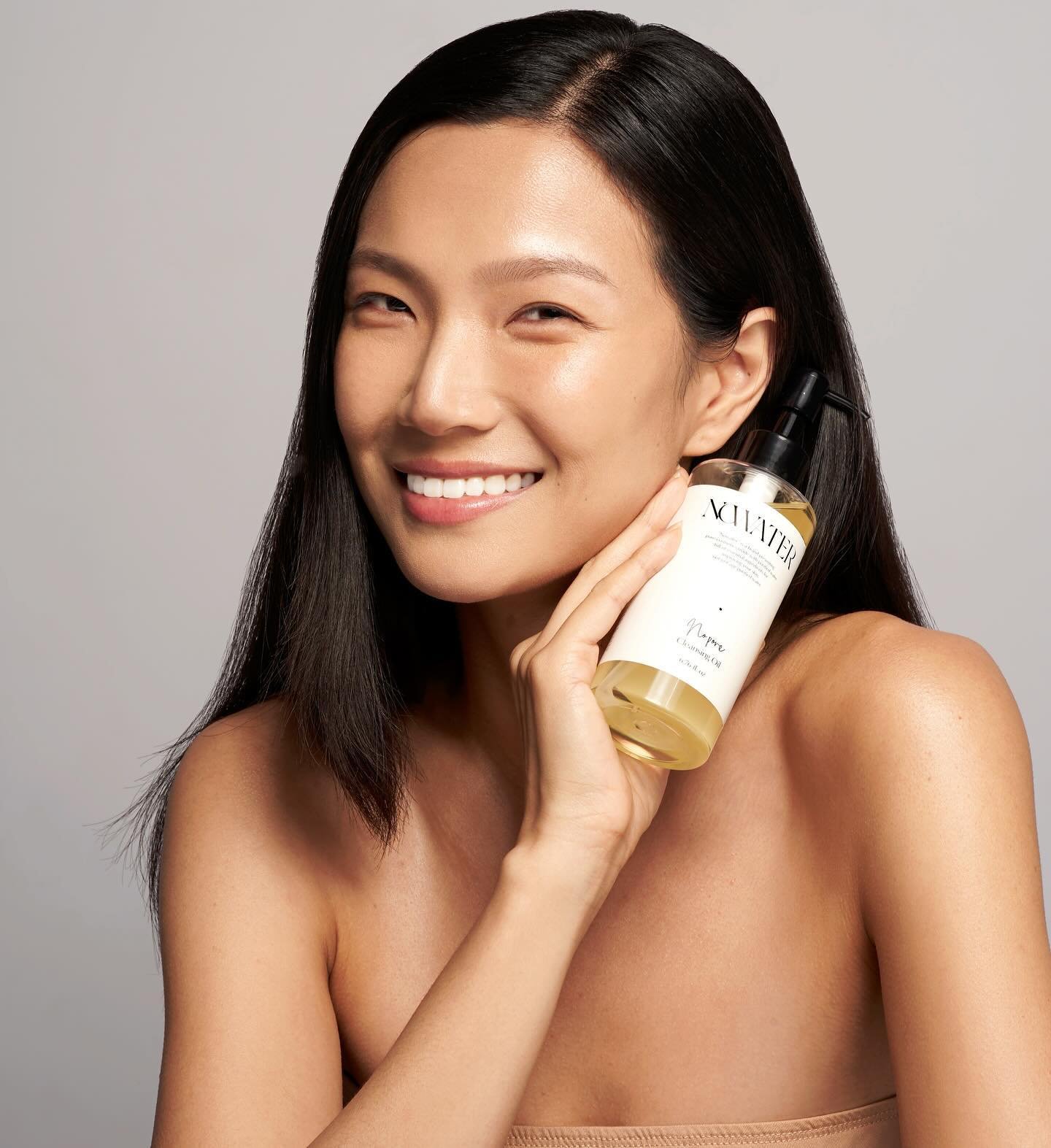 -Shooting with such a distinguished brand 노워터 (NoWater) was absolutely a dream come true!! Their products are absolutely one of a kind and it was such a pleasure to work with them! Check the link below for skincare selections!!
@nowater_official 🛍️ 
