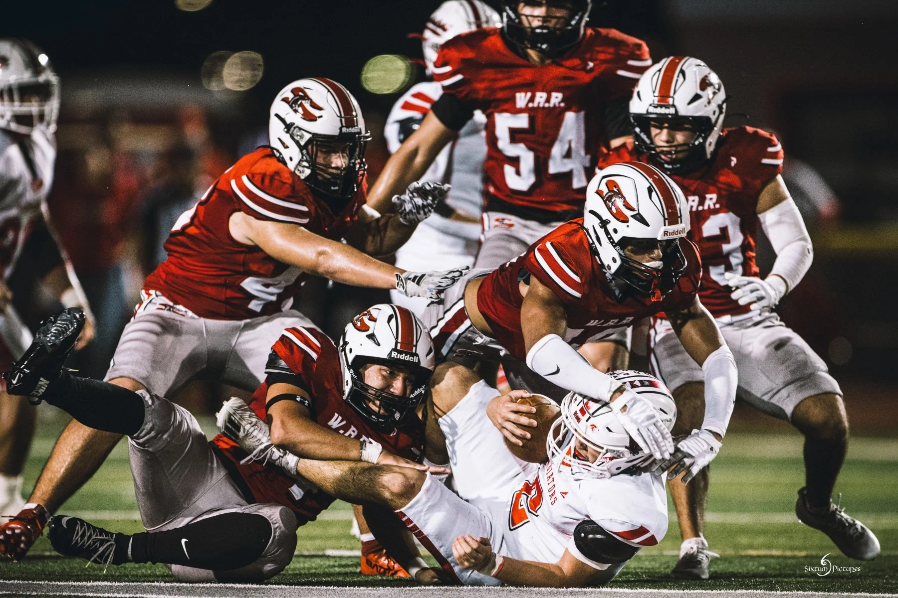 Rattlers hold off Gladiators for first district win