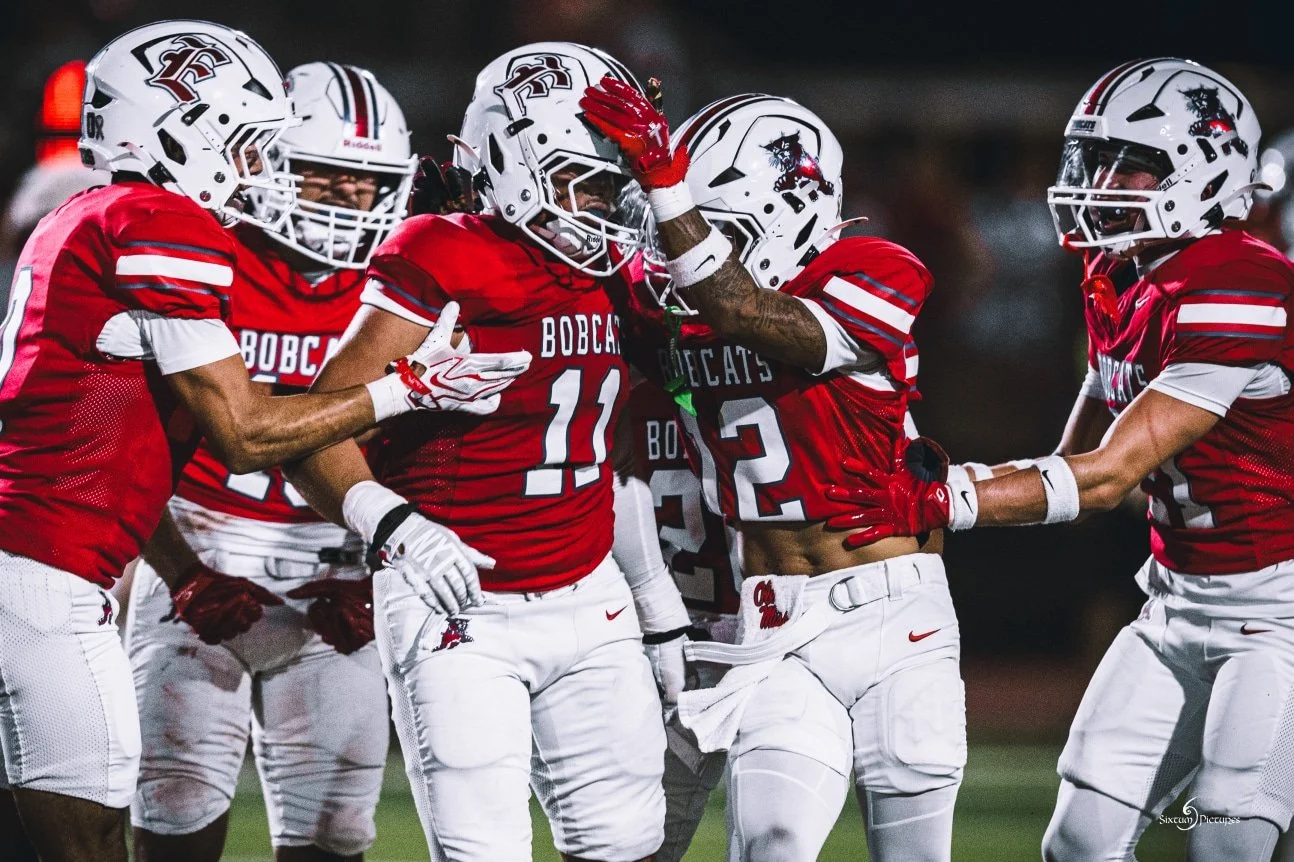 Flores’ scoop-and-score helps Edinburg hold off La Joya 24-17