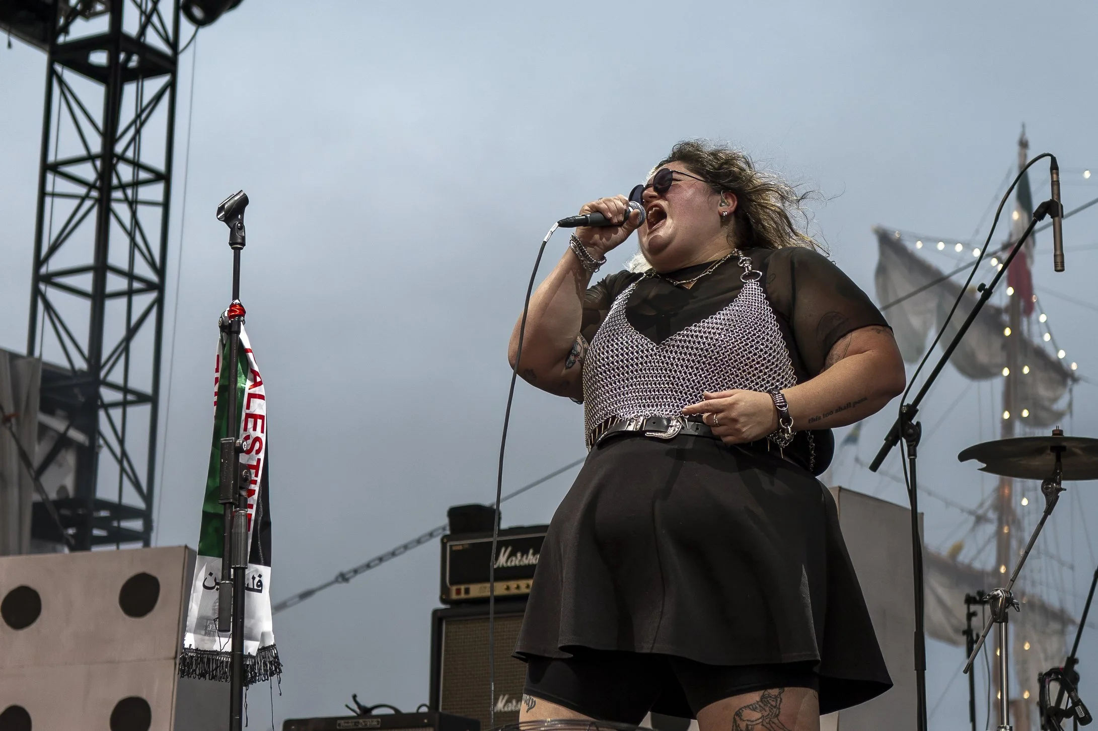 Amyl&Sniffers WEB--4.JPG