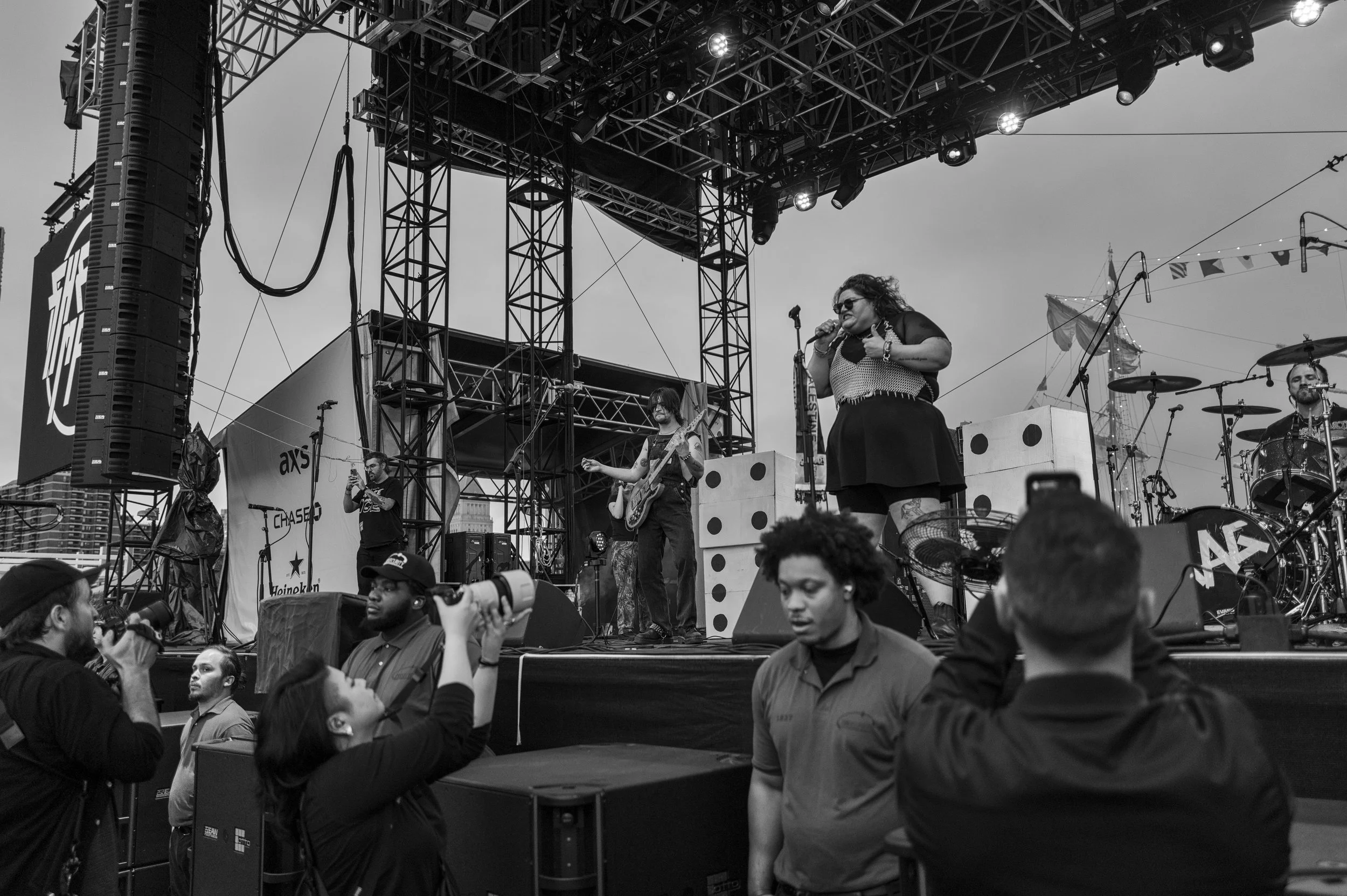 Amyl&Sniffers WEB--8.JPG