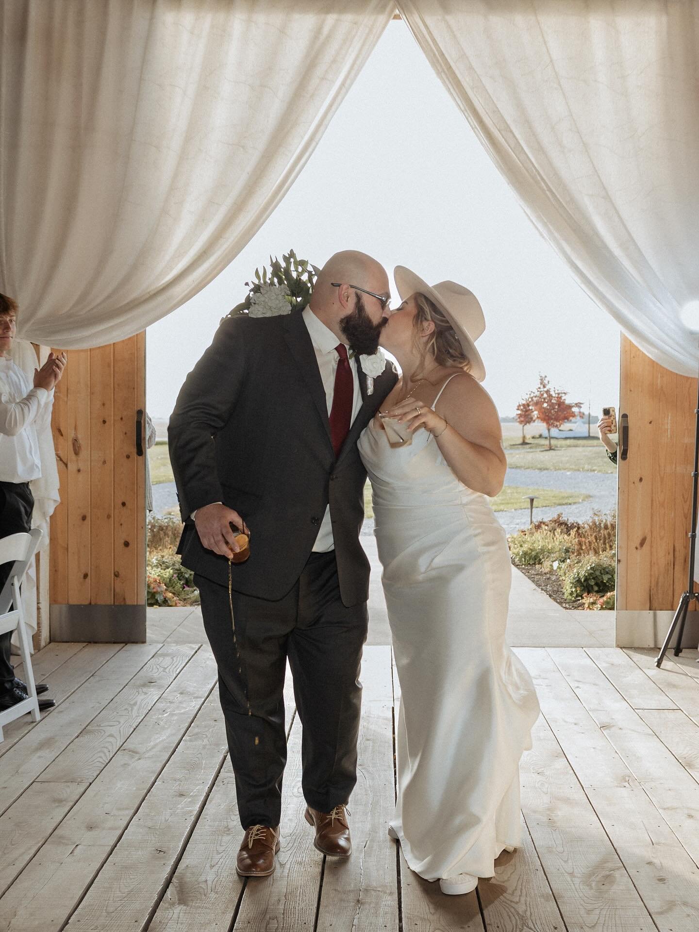 Walking into your reception like 💃🏻🥰