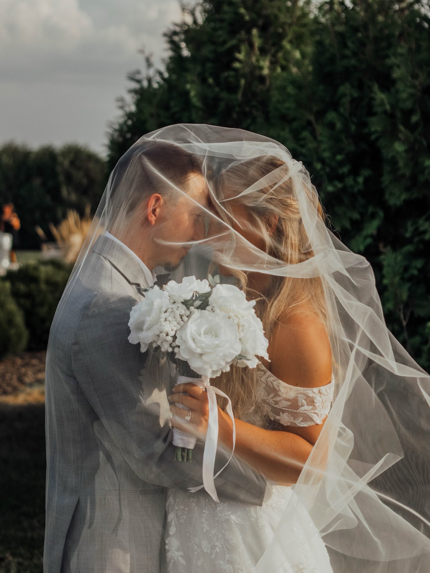 Dreaming of wedding season 💭💕

We still have a few 2026 dates available at a DISCOUNTED rate and our 2027 calendar is filling up fast. Contact us more more info or to schedule a tour. ✨❤️