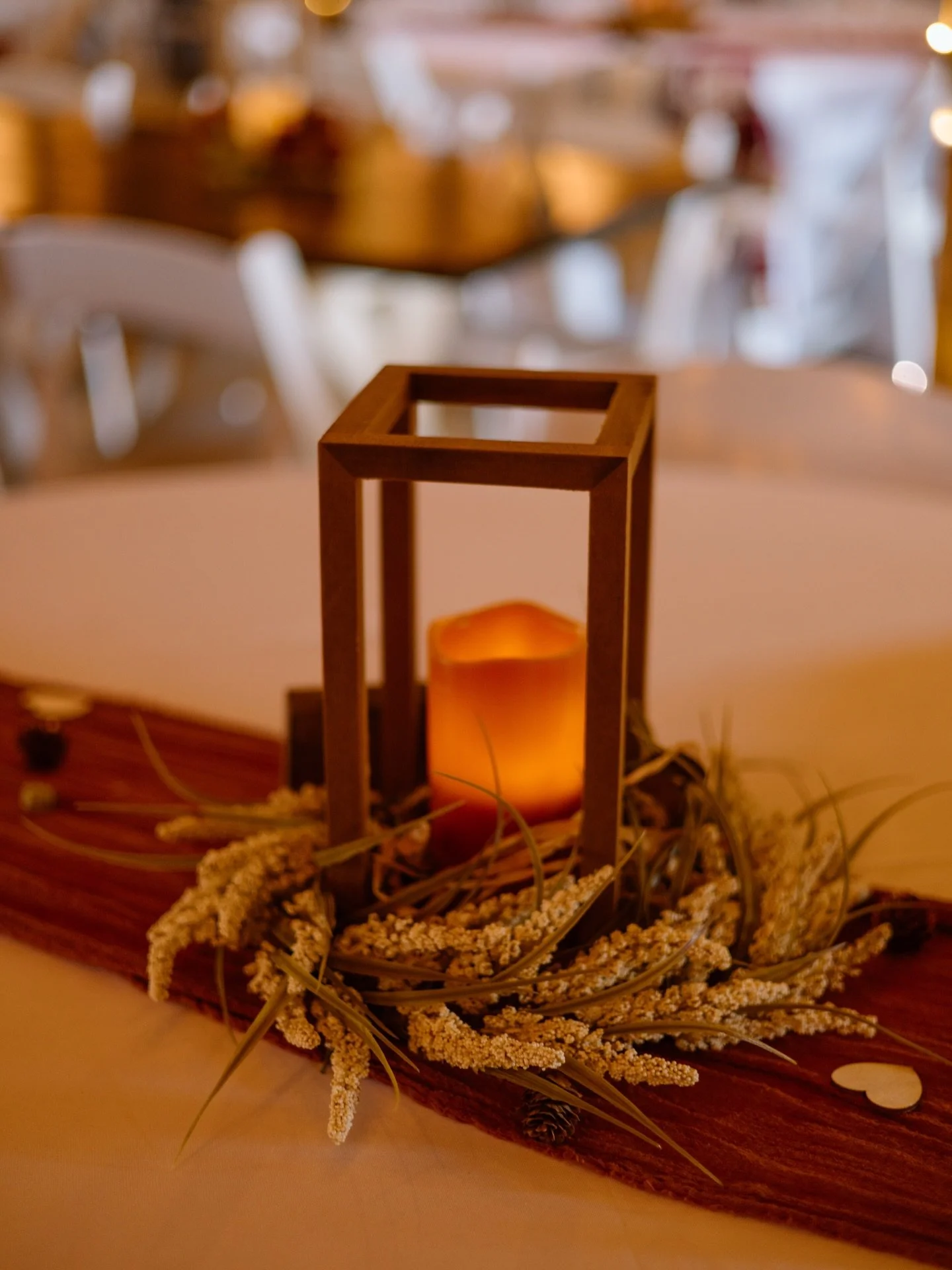 One of the BEST (and most loved) parts of our wedding packages? The decor room 🤍 aka Hobby Lobby 😉
It&rsquo;s stocked with vases, lanterns, table runners, chargers, florals, signage, easels &mdash; and so much more to help you design a day that fee