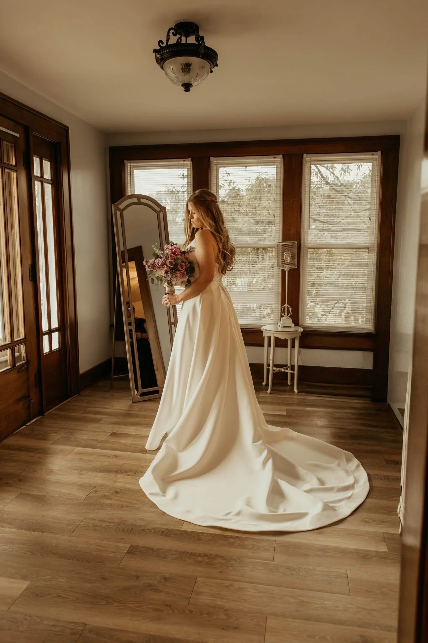 Indianapolis Indiana barn wedding venue bridal house