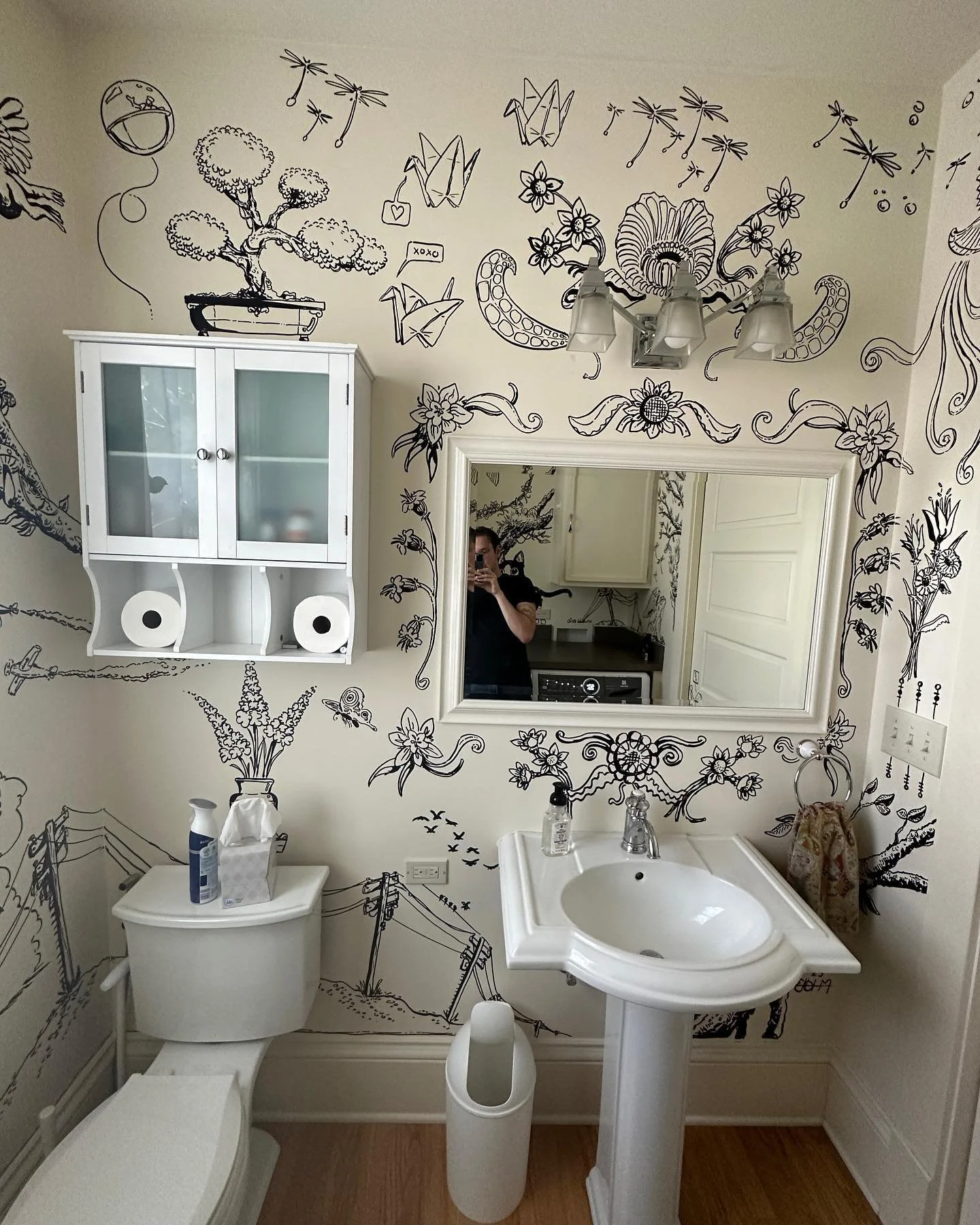 some bathroom doodles! this took a while but i like how it turned out! 

#art #artist #artistsoninstagram #artistsupport #mural #artoftheday