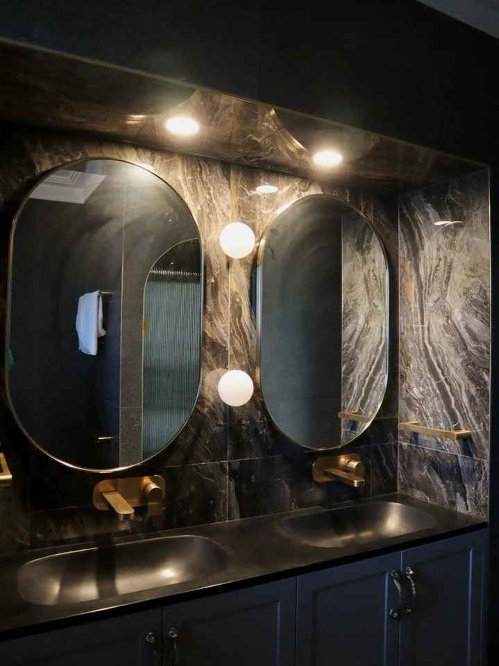 This bathroom perfectly balances the comfort of deep, moody tones with timeless design.

Interior Design @moriandcurllstudio 
Builder Barnett Building