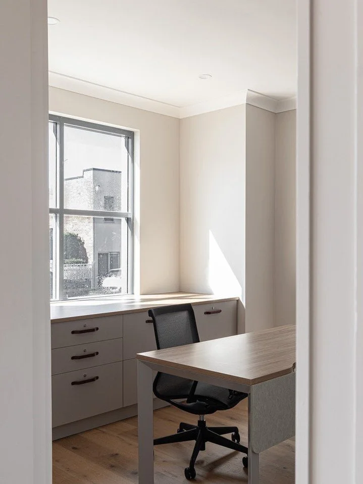 Functionality meets calm. 

We designed this workspace to be both highly efficient and deeply calming.

Interior Design @moriandcurllstudio
Builder @forever_build
Joiner @urbanjoinery
Flooring @great_southern_floors
Electrical @allpowerconnections
Ph