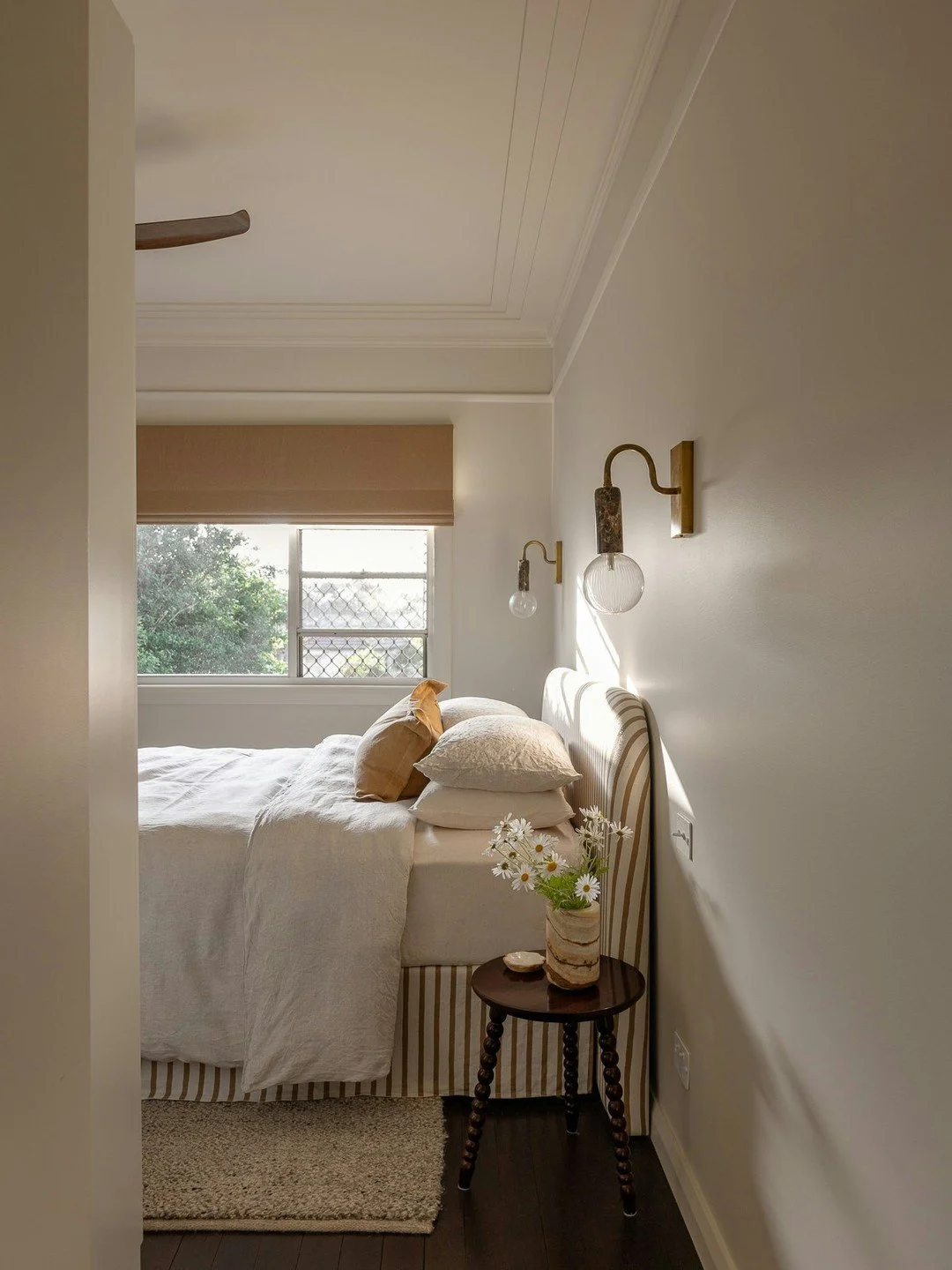 Quiet corners of Marigold. Thoughtfully curated lighting, rich textures, and natural light, creating an inviting haven for warm cuppa and a good book.

Interior Design @moriandcurllstudio 
Builder @forever_build 
Electrician @phase.energy
Photography