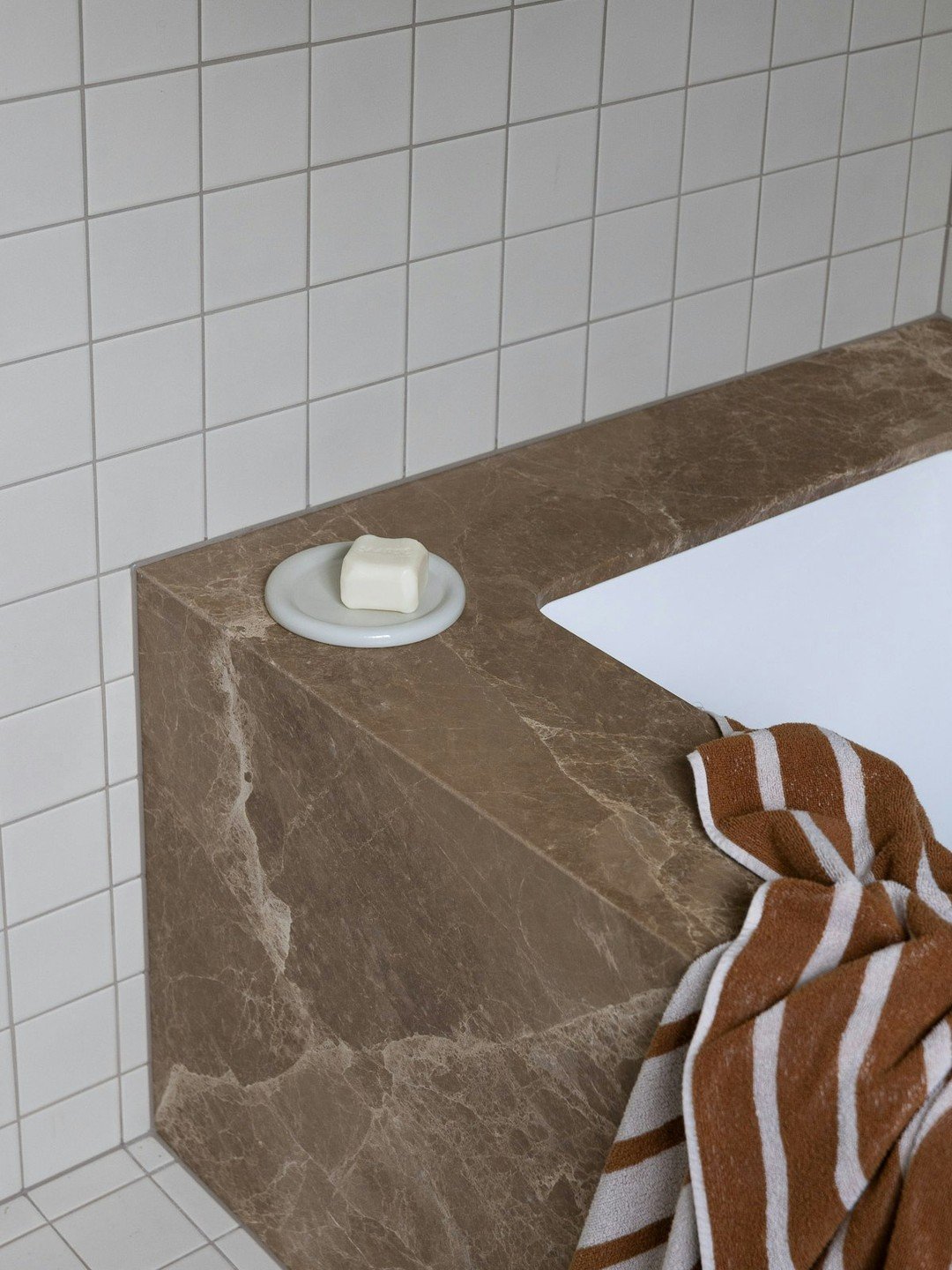 Natures earth putting on a show in our Marigold project, @unrivalled.stone crafting magic. 

Interior Design @moriandcurllstudio
Builder @forever_build 
Stone @unrivalled.stone 
Tiler @__samwalsh__