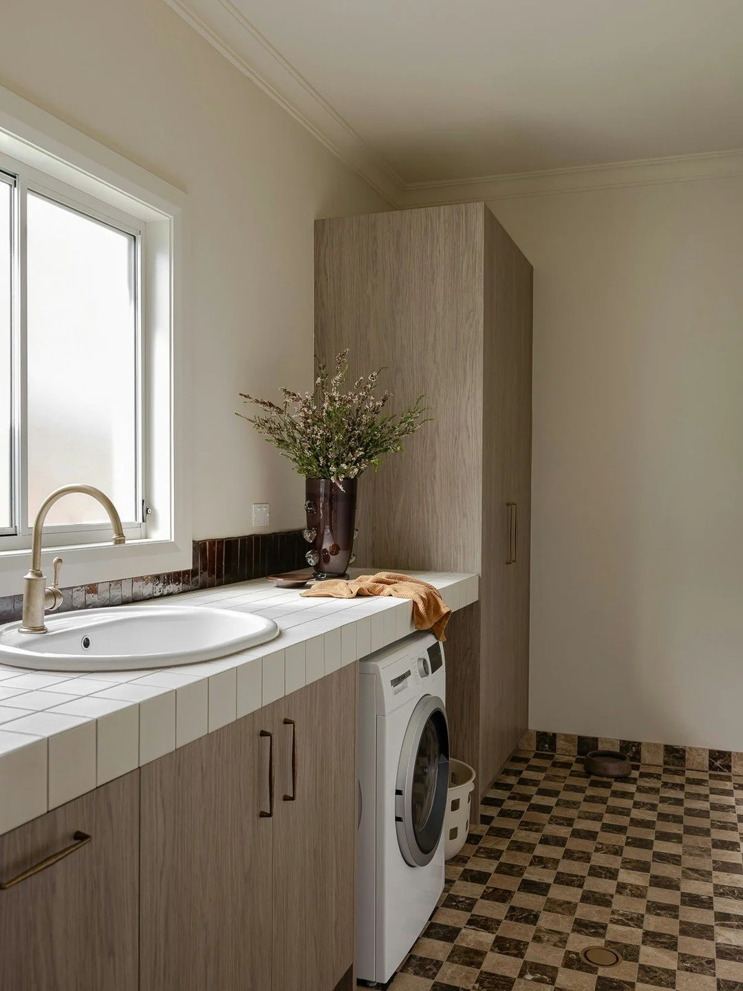 From the tile selection all the way up to the lighting. Proof that great design lies in the finer details working cohesively together.

Interior Design @moriandcurllstudio 
Builder @forever_build 
Joiner @urbanjoinery 
Tiler @__samwalsh__ 
Plumber @a