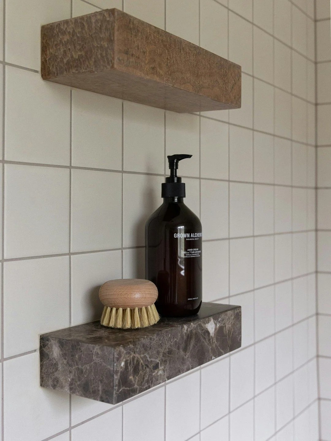 Seamlessly integrated stone. Great design is found in the finely crafted details.

Interior Design @moriandcurllstudio 
Builder @forever_build 
Stone @unrivalled.stone 
Tiler @__samwalsh__
Photography @life.instill