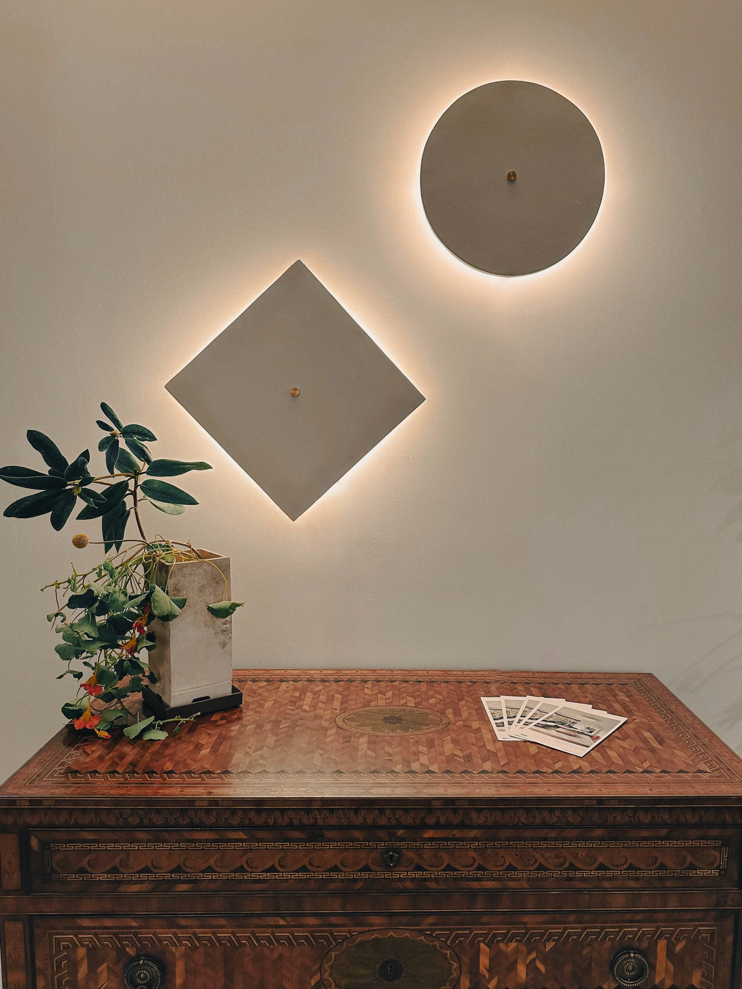 PLASTER OBSCURA LICIOS - 12" SQUARE & 12" ROUND