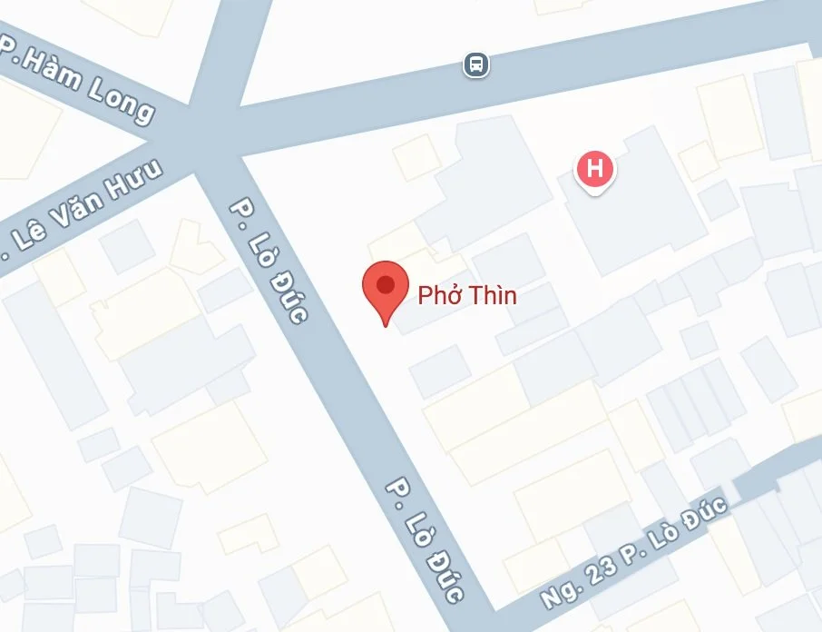 Map showing the location of Pho Thin restaurant at the intersection of P. Lê Đức and P. Lò Đúc streets, with nearby bus stop and hospital marked.