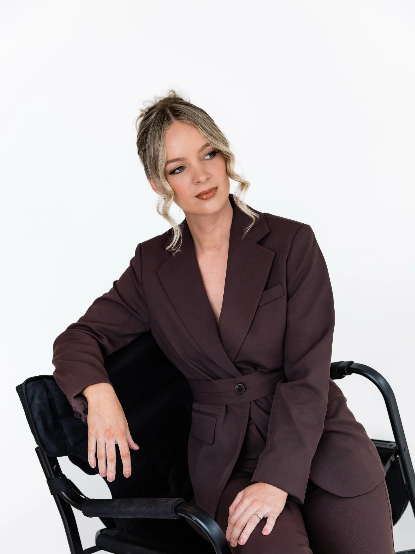 Emily&rsquo;s new branding photos are giving fresh, elevated, and effortless 🤍

P.S she will be doing your makeup at the upcoming March Brand Shoot 😍