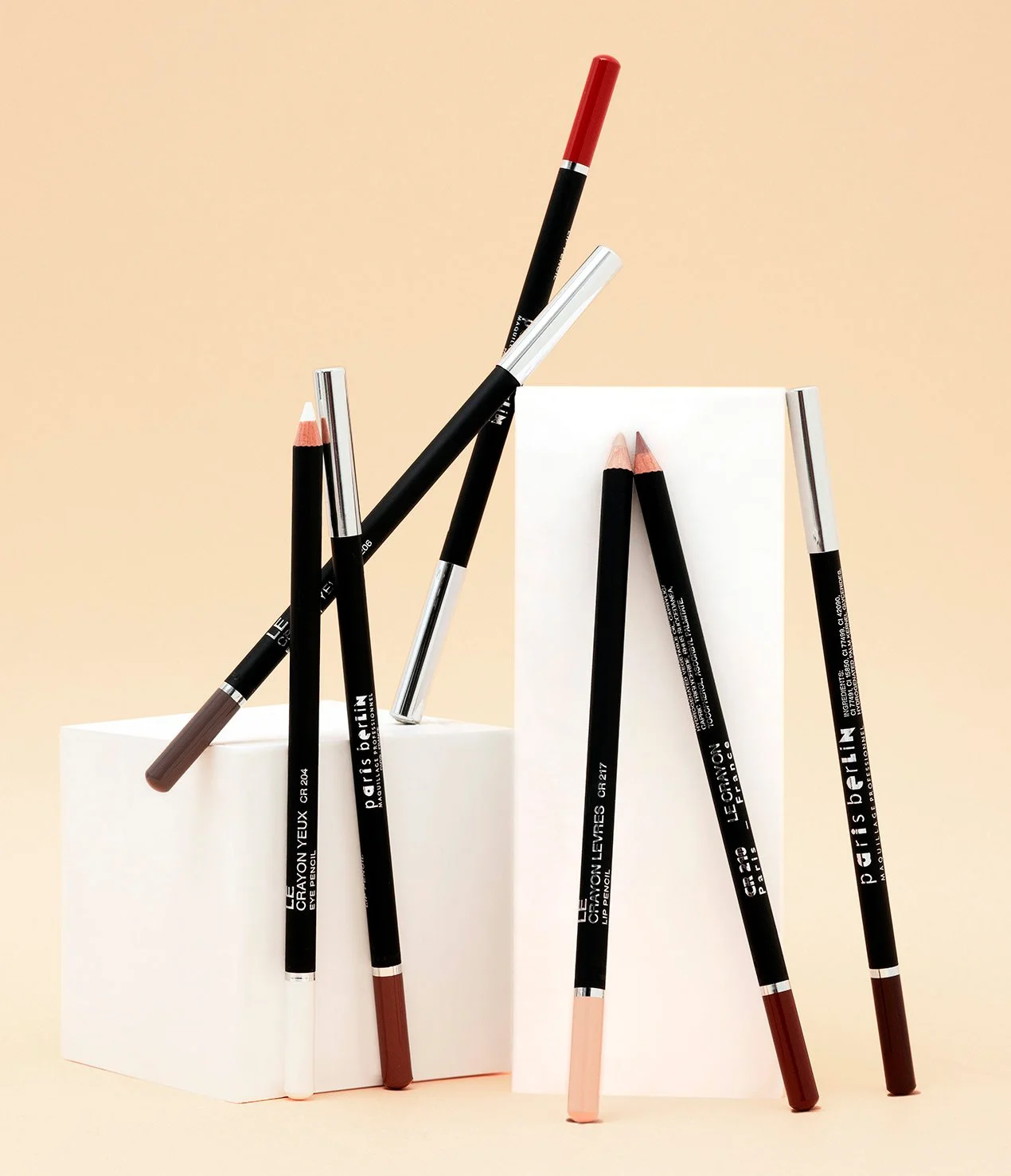 cosmetique-accessoire-crayons-couleur-yeux-levres-visage.jpg